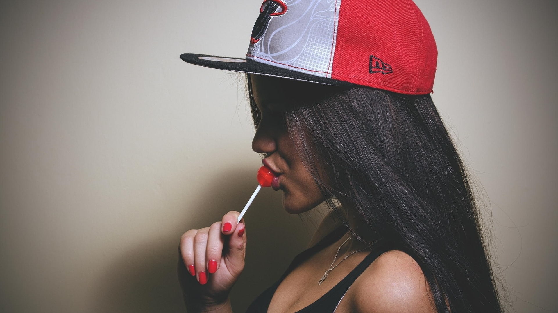hat, model, women, brunette, lollipop, Miami Heat, face, Miami, NBA, red nails, 1080P, HD Wallpaper