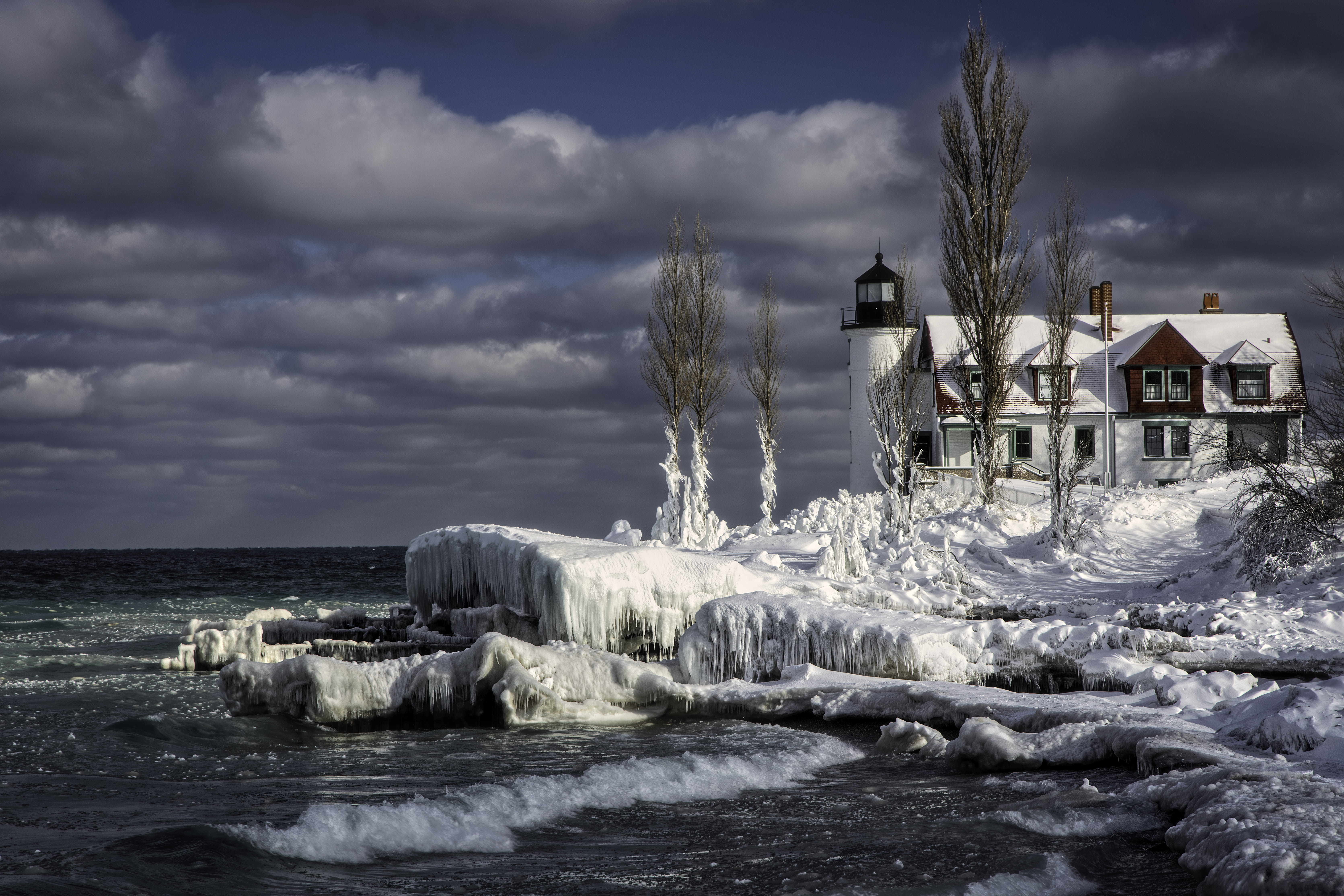 trees, house, snow, sky, mountain, near, icicle, mi, ice, building exterior, scenics - nature, outdoors, nature, architecture, waterfront, usa, water, cloud - sky, HD Wallpaper