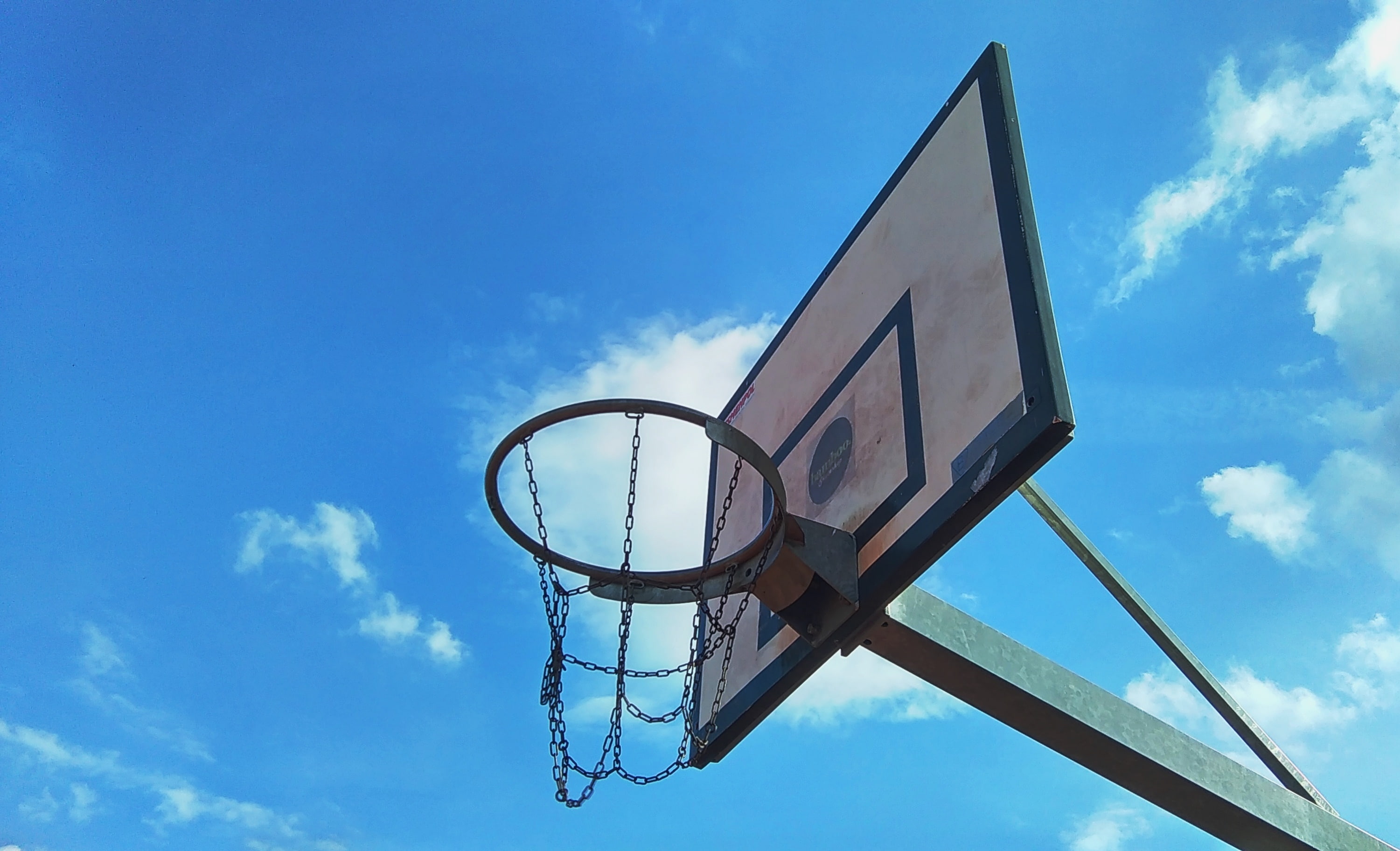 ball, outdoors, high, ring, sky, leisure, backboard, basketball, clouds, summer, recreation, sport, blue, equipment, game, sunny, play, basket, 2K, HD Wallpaper