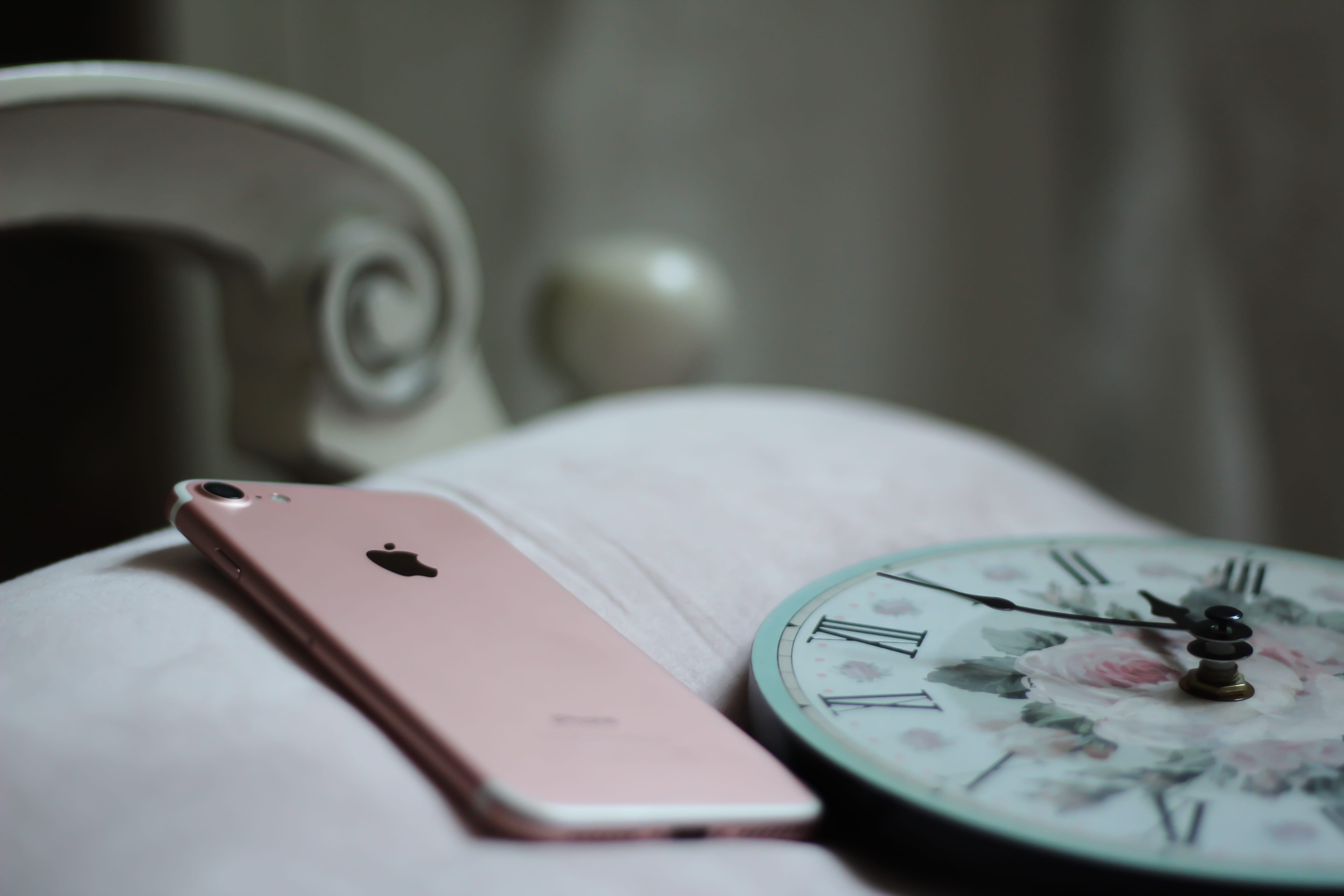 clock, table, close-up, rose, iphone, iPhone 7, indoors, rose gold, variation, number, phone, choice, communication, publication, textile, near, gold, still life, HD Wallpaper