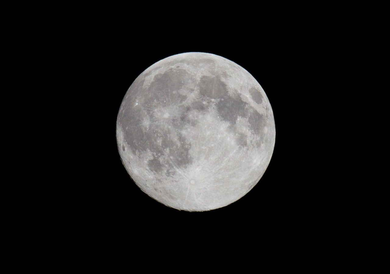 moonlight, nature, low angle view, glowing, crater, majestic, 720P, planetary moon, outdoors, black background, astrology, universe, space, gray, no people, HD Wallpaper
