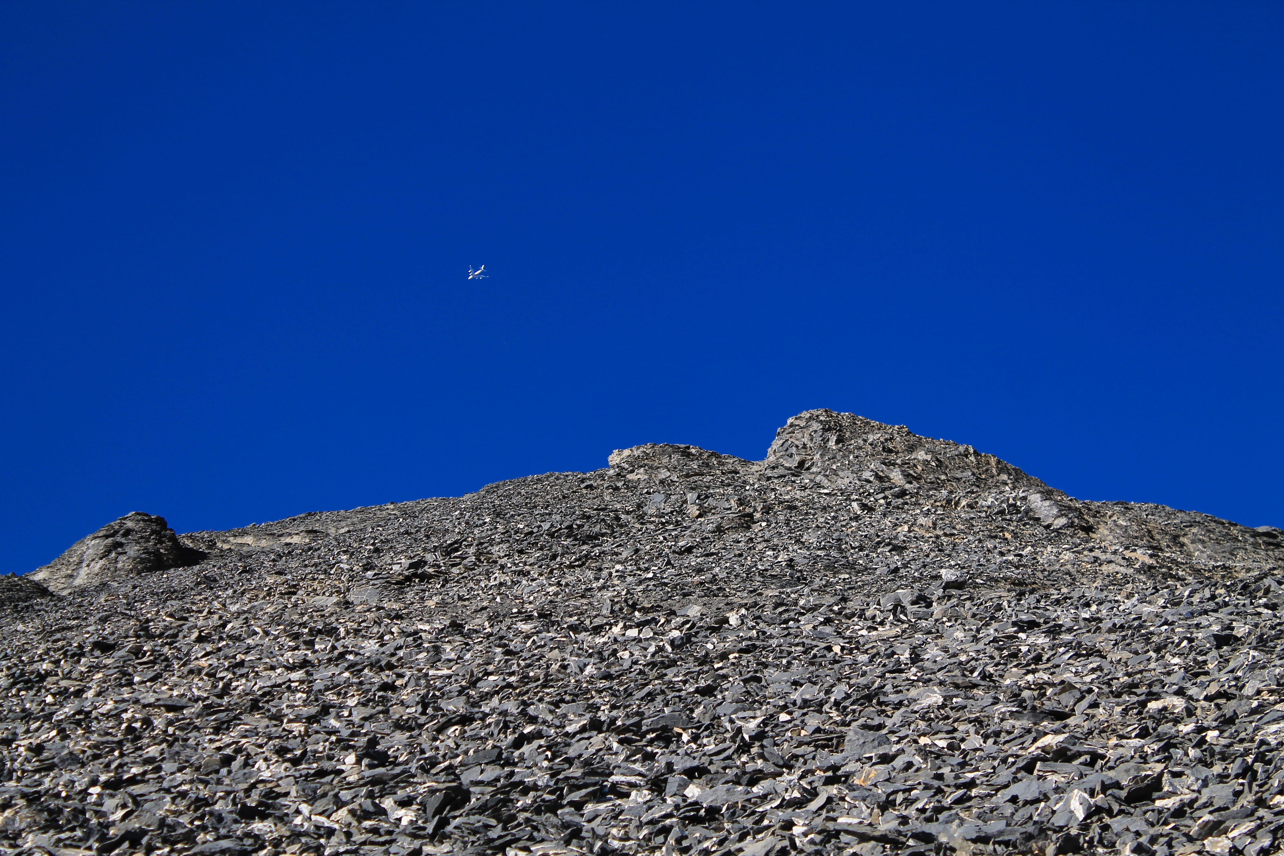 arid climate, copy space, blue, rock, hiking, environment, switzerland, plane, dents du midi, mountain peak, 4K, top, nature, clear sky, moon, beauty in nature, HD Wallpaper
