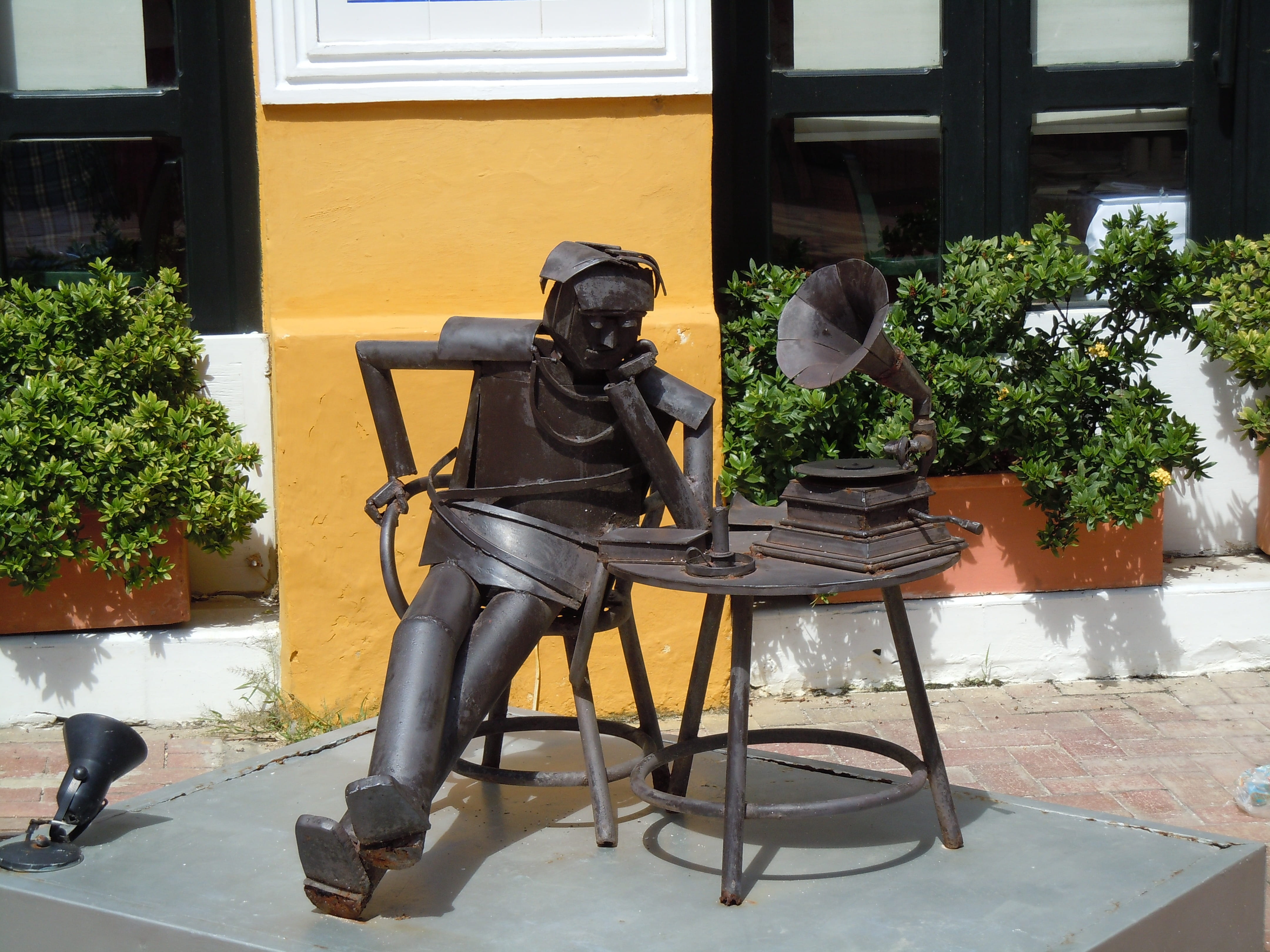 Figure, outdoors, art, built structure, no people, window, plant, day, 4K, potted plant, human representation, statue, growth, Tin Man, building, building exterior, HD Wallpaper