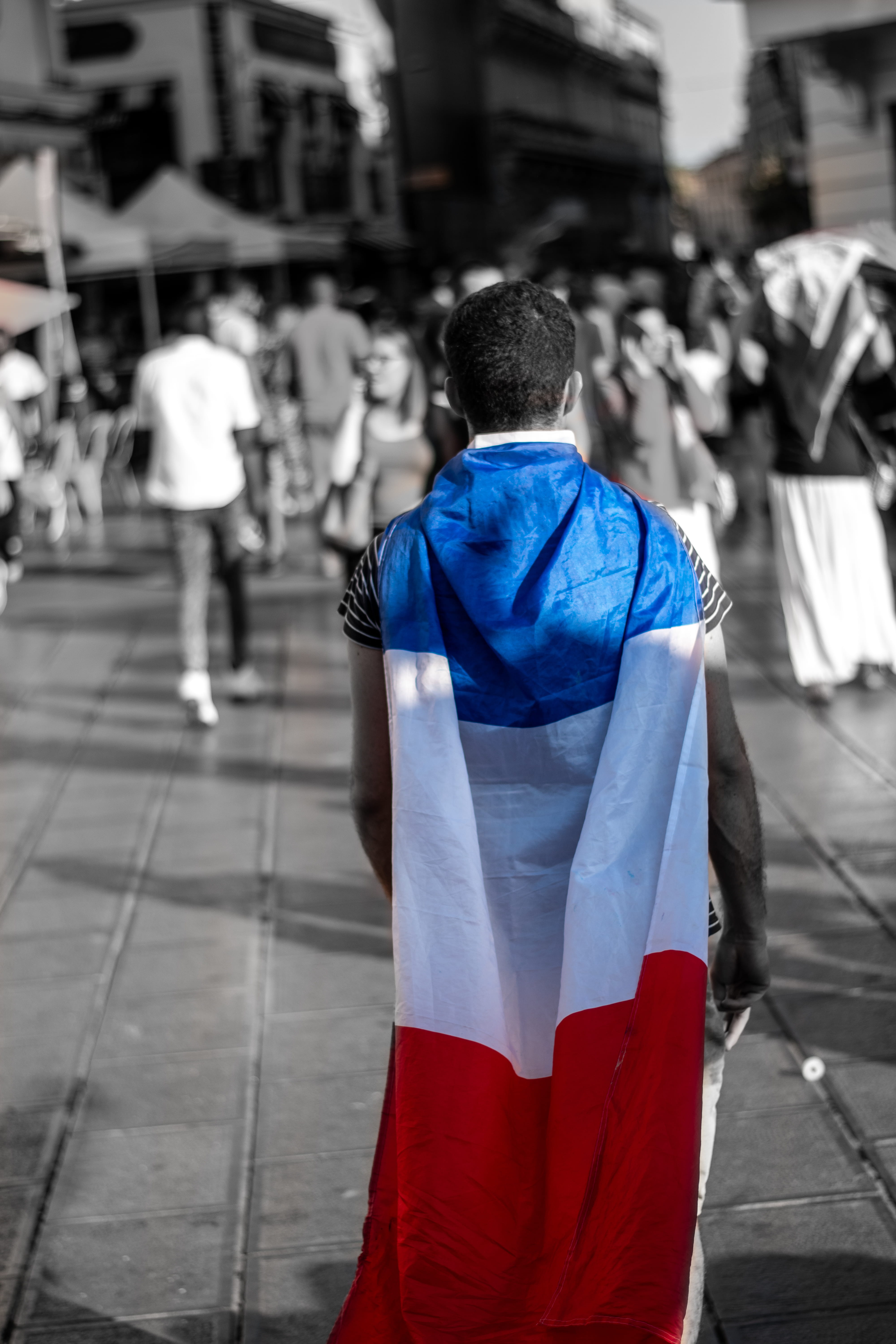 russia, street, hairstyle, du, clothing, architecture, french flag, standing, comédie, 2 étoiles, full length, coupe, walking, lifestyles, worldcup, day, Phone HD Wallpaper