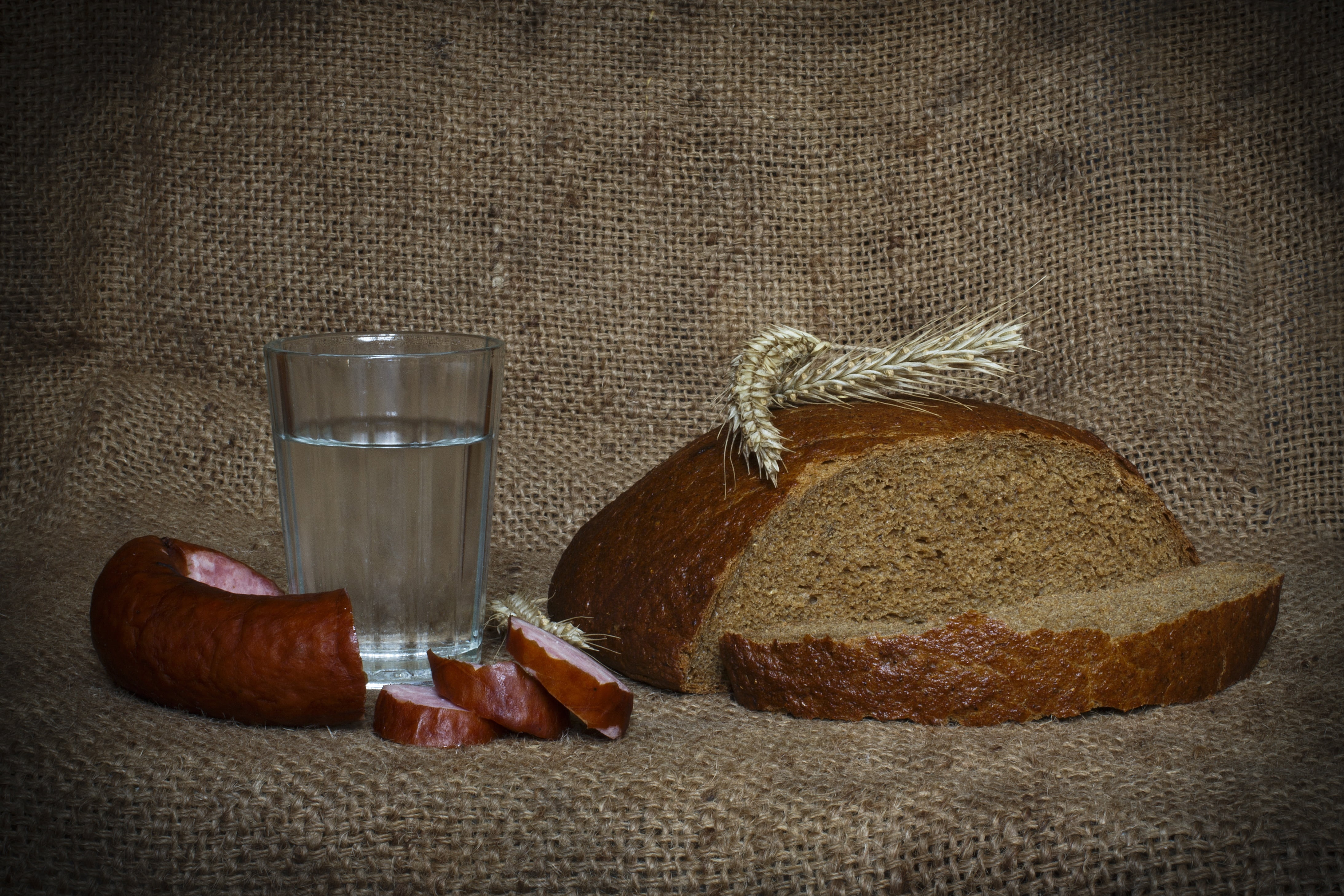 no people, bread, wood, refreshment, still life, sliced, wellbeing, indoors, ham, glass, food and drink, sausage, drunkenness, transparent, 4K, alcoholism, HD Wallpaper