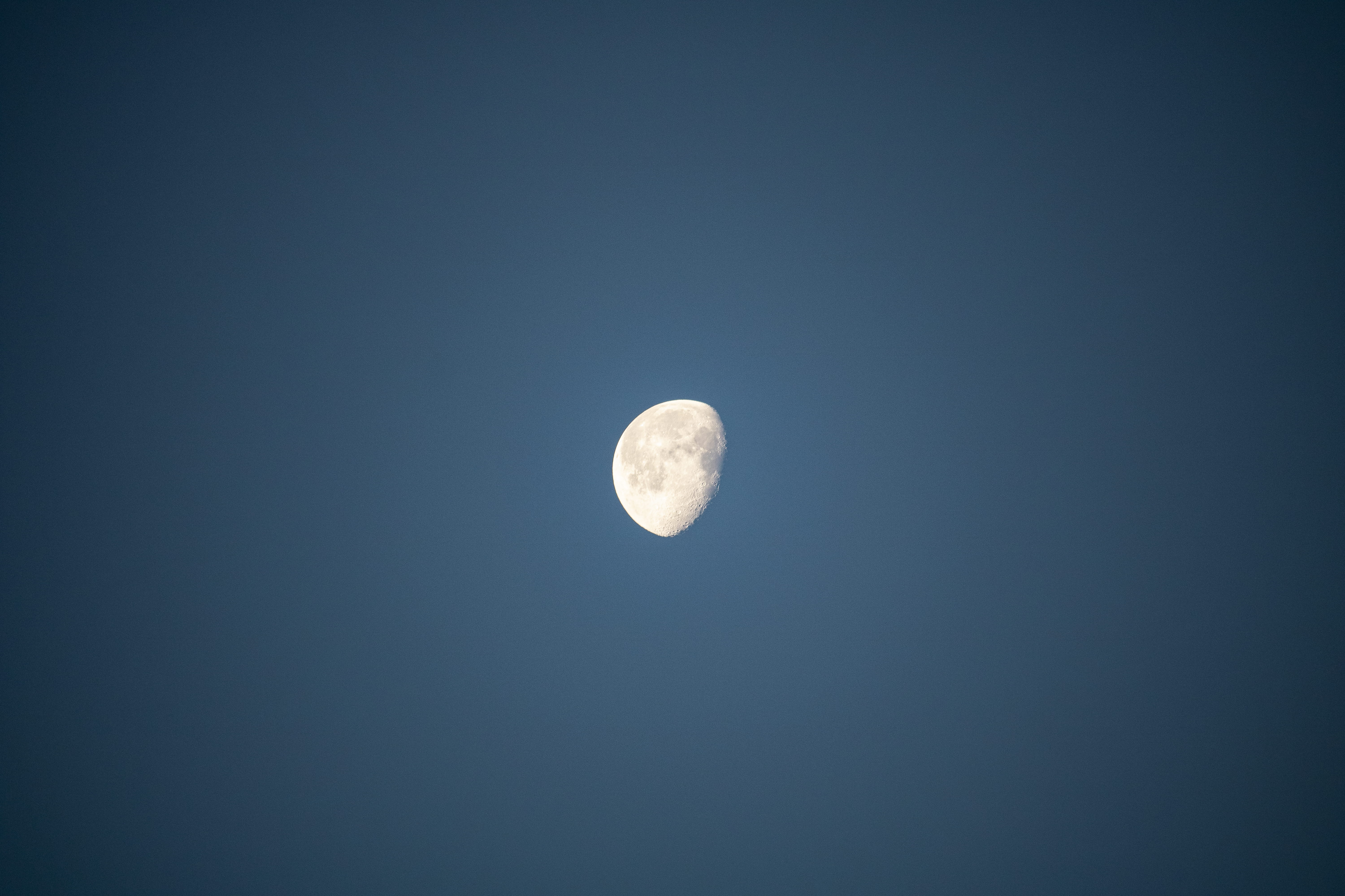 copy space, moonview, moon, clear sky, moonshine, space exploration, planetary moon, blue, gibbous, night, space and astronomy, astrology, evening, sky, HD Wallpaper