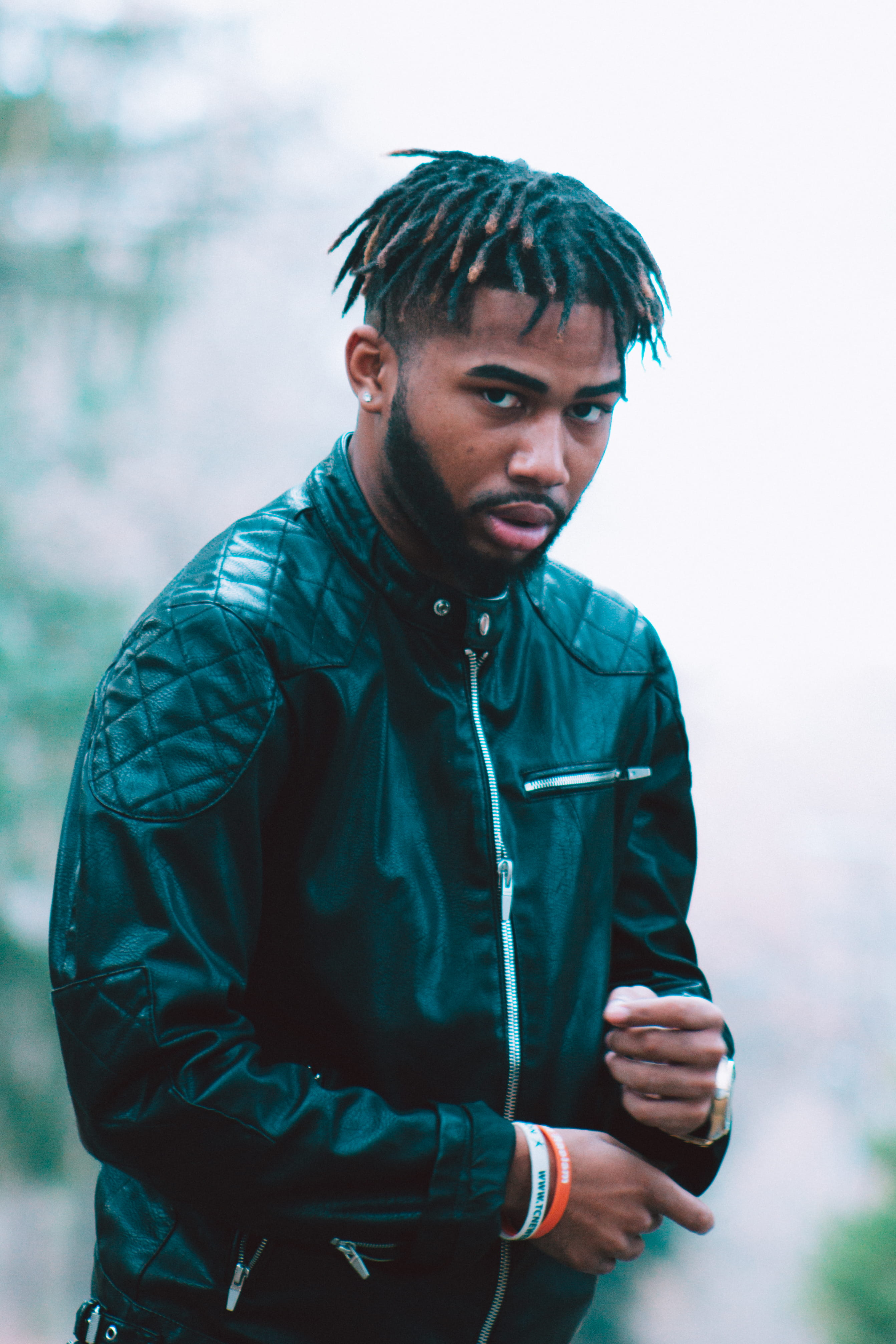 shadows, barrington, portrait, hood, leather, cold, front view, day, looking, hood - clothing, young adult, real people, hooded shirt, glasses, haircut, Phone HD Wallpaper