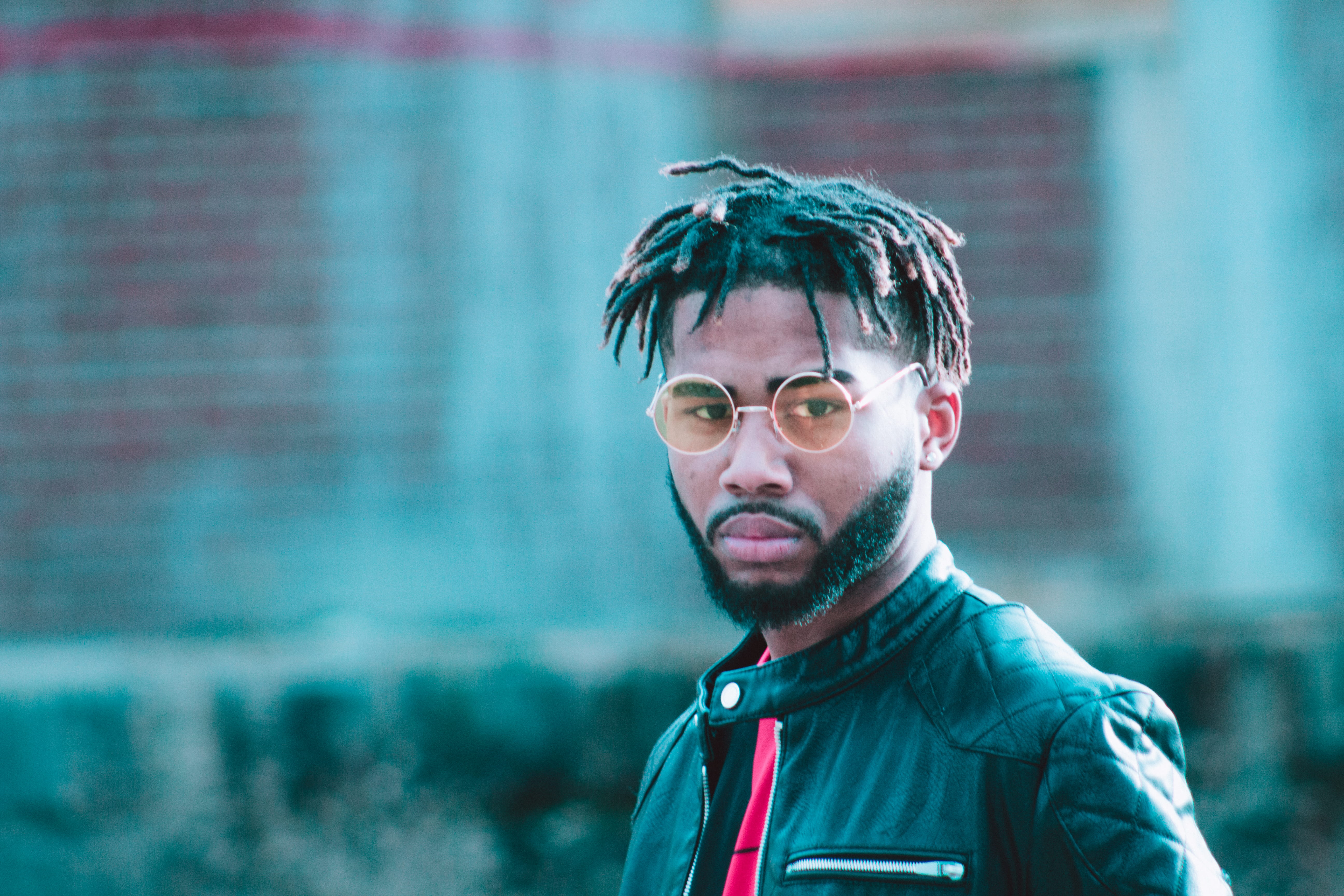 5K, fashion, young men, haircut, moody, hair, uzi, hollywood, clothing, focus on foreground, trap, outdoors, men, real people, los angeles, dark, color, HD Wallpaper