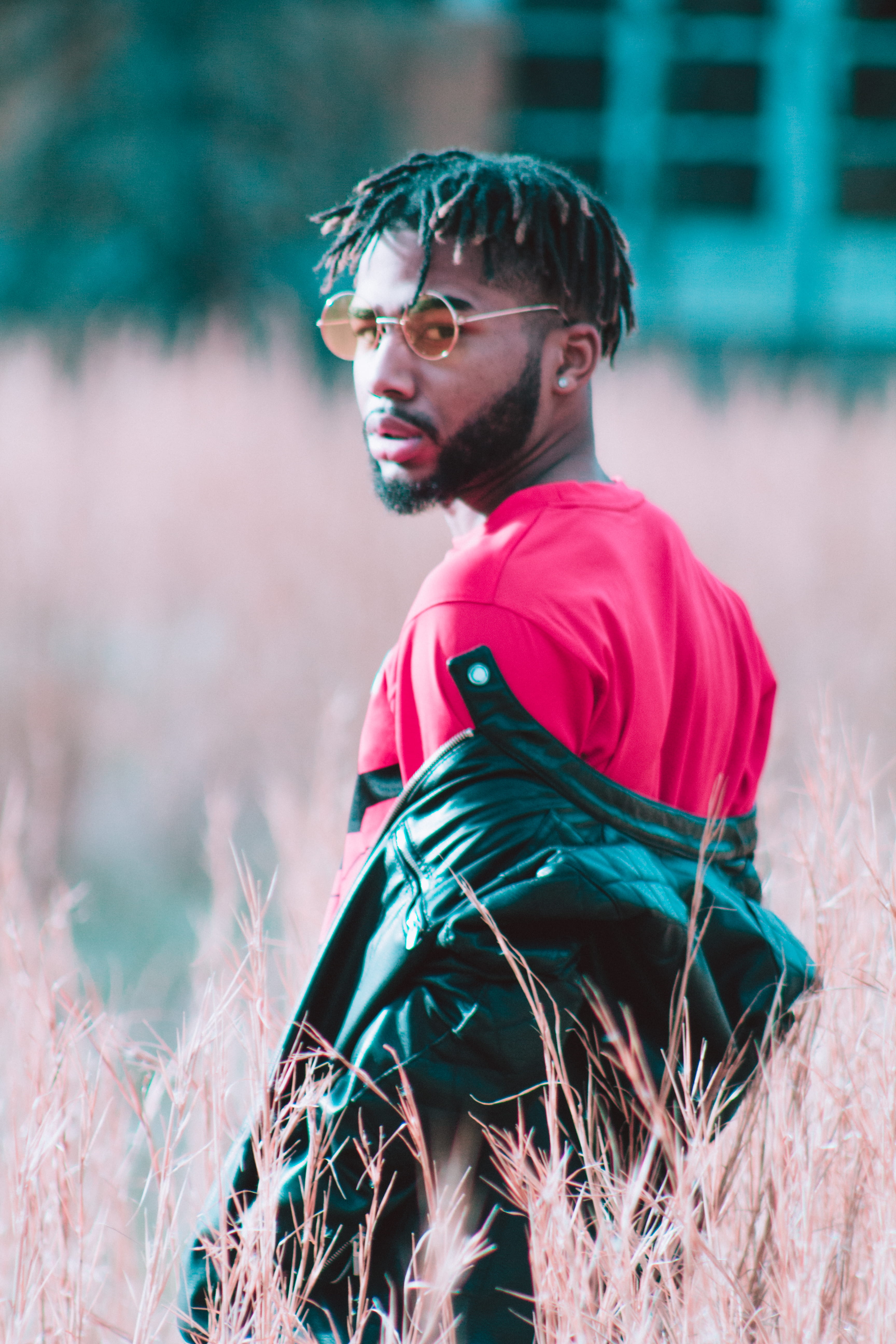 black, land, modern, trap, young men, color, field, moody, young adult, urban, beard, glasses, fashion, plant, side view, hair, united states, african, Phone HD Wallpaper