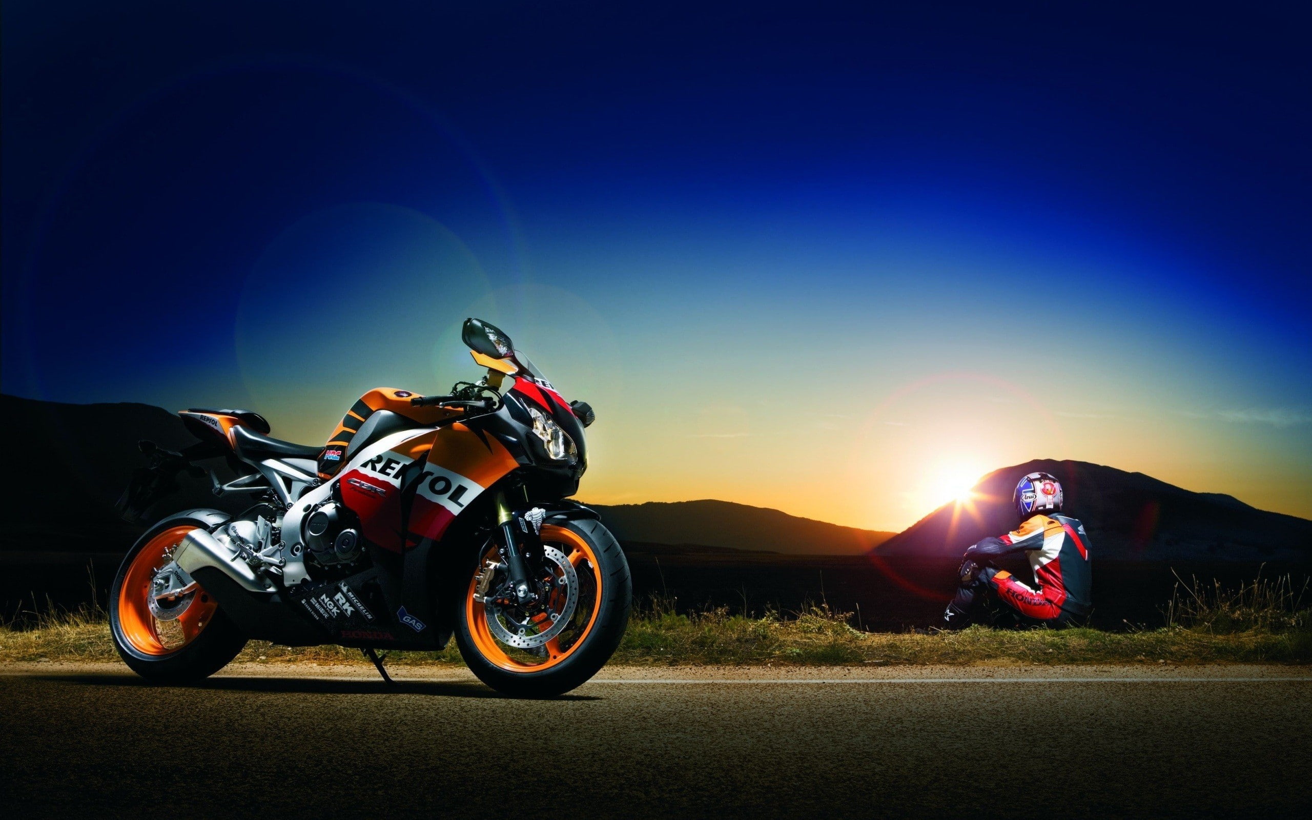 biker, motorcycle racing, sport, 2K, riding, ride, helmet, sky, transportation, driving, motors sunset helmet mountain honda cbr 1000 rr repsol honda, HD Wallpaper