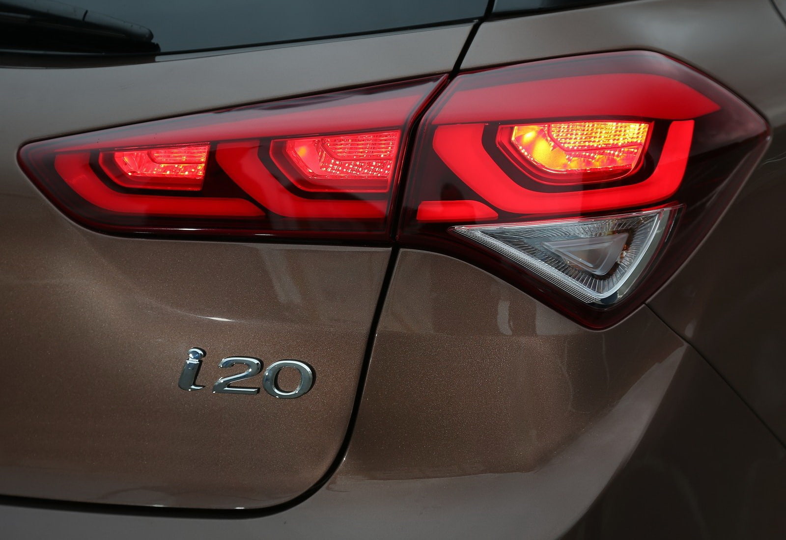 modern, glass - material, communication, outdoors, i20, transportation, luxury, hyundai, tail light, land vehicle, car interior, mode of transportation, HD Wallpaper
