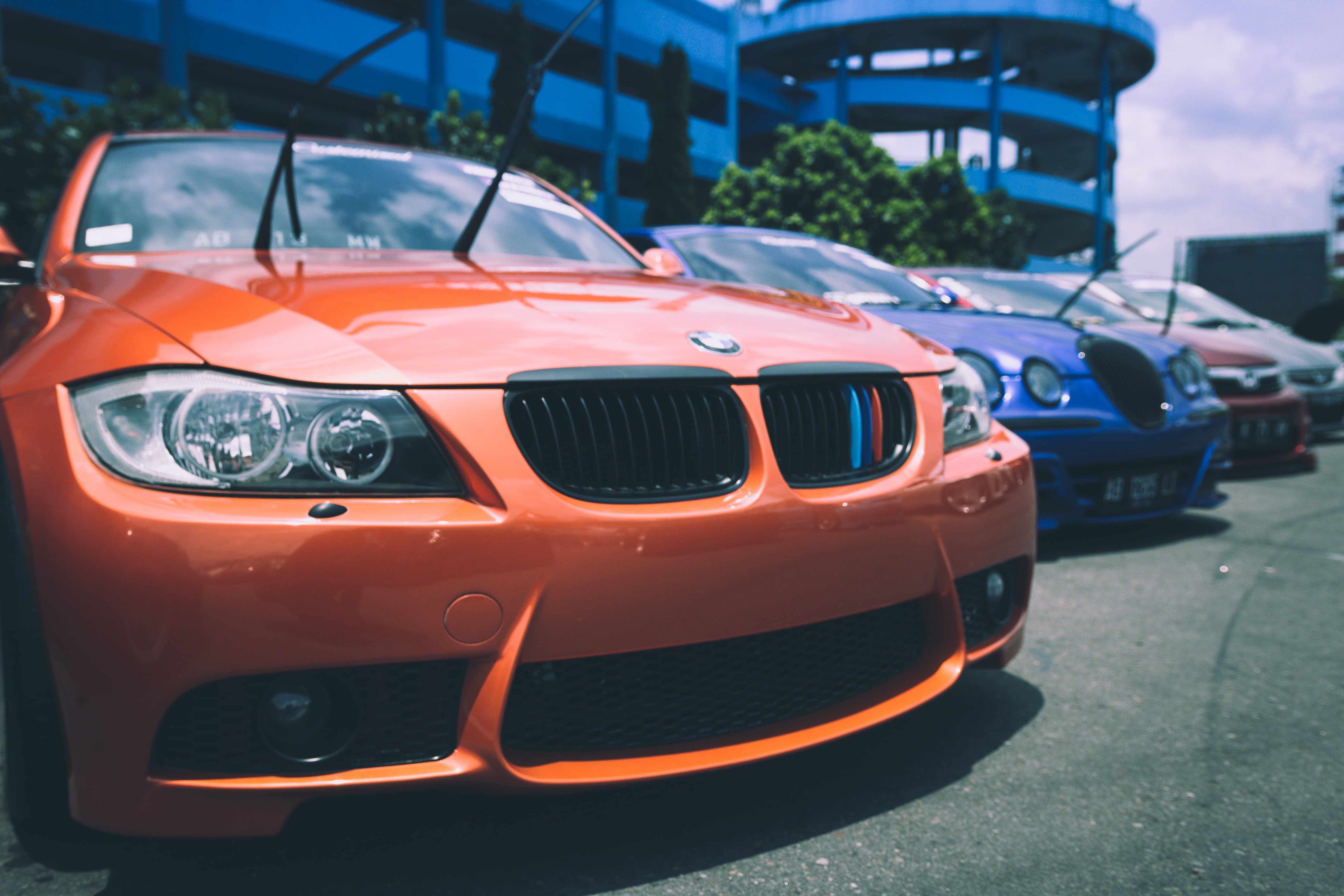 urban Scene, outdoors, modern, new, editorial, front View, design, car, building exterior, wheel, status Car, vehicle, engine, expense, mode of transportation, HD Wallpaper