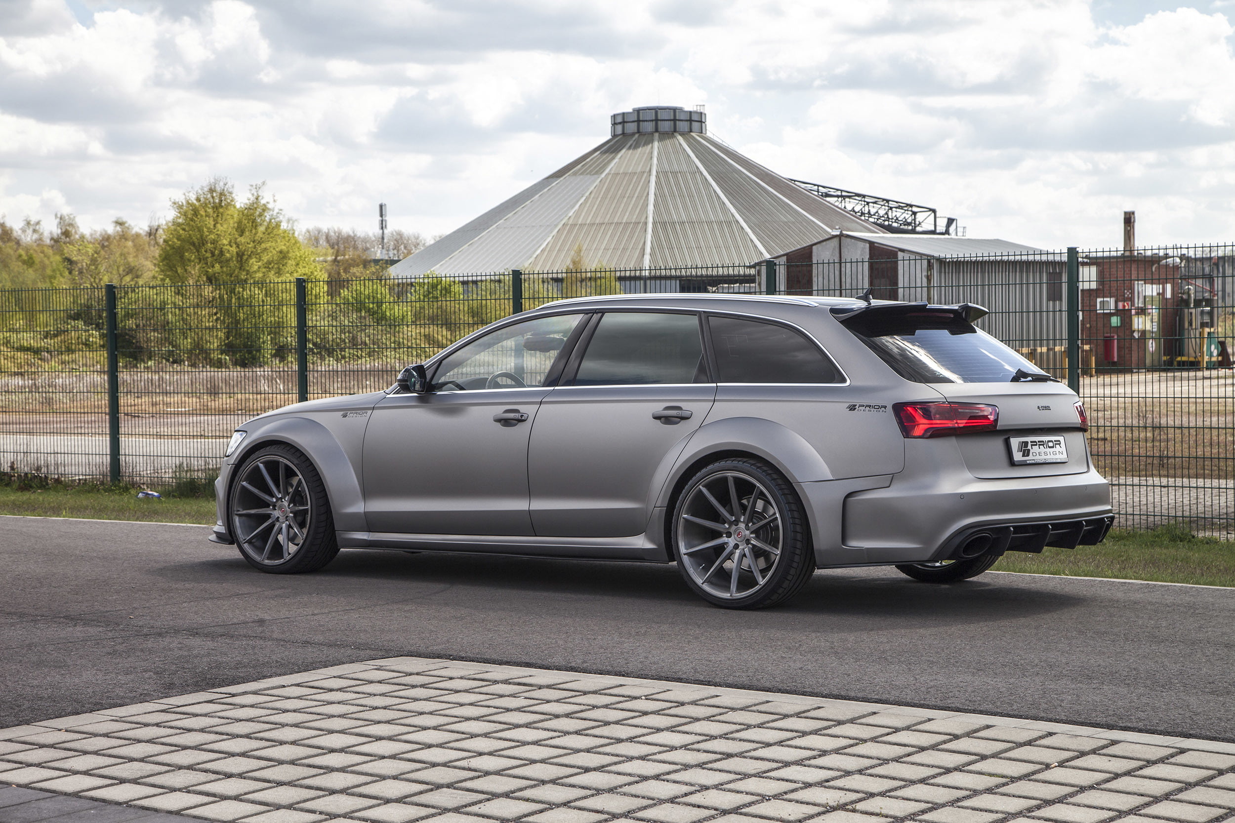 architecture, motor vehicle, building exterior, wagon, travel, city, Audi, 1080P, car, road, land vehicle, silver, sky, street, built structure, outdoors, HD Wallpaper