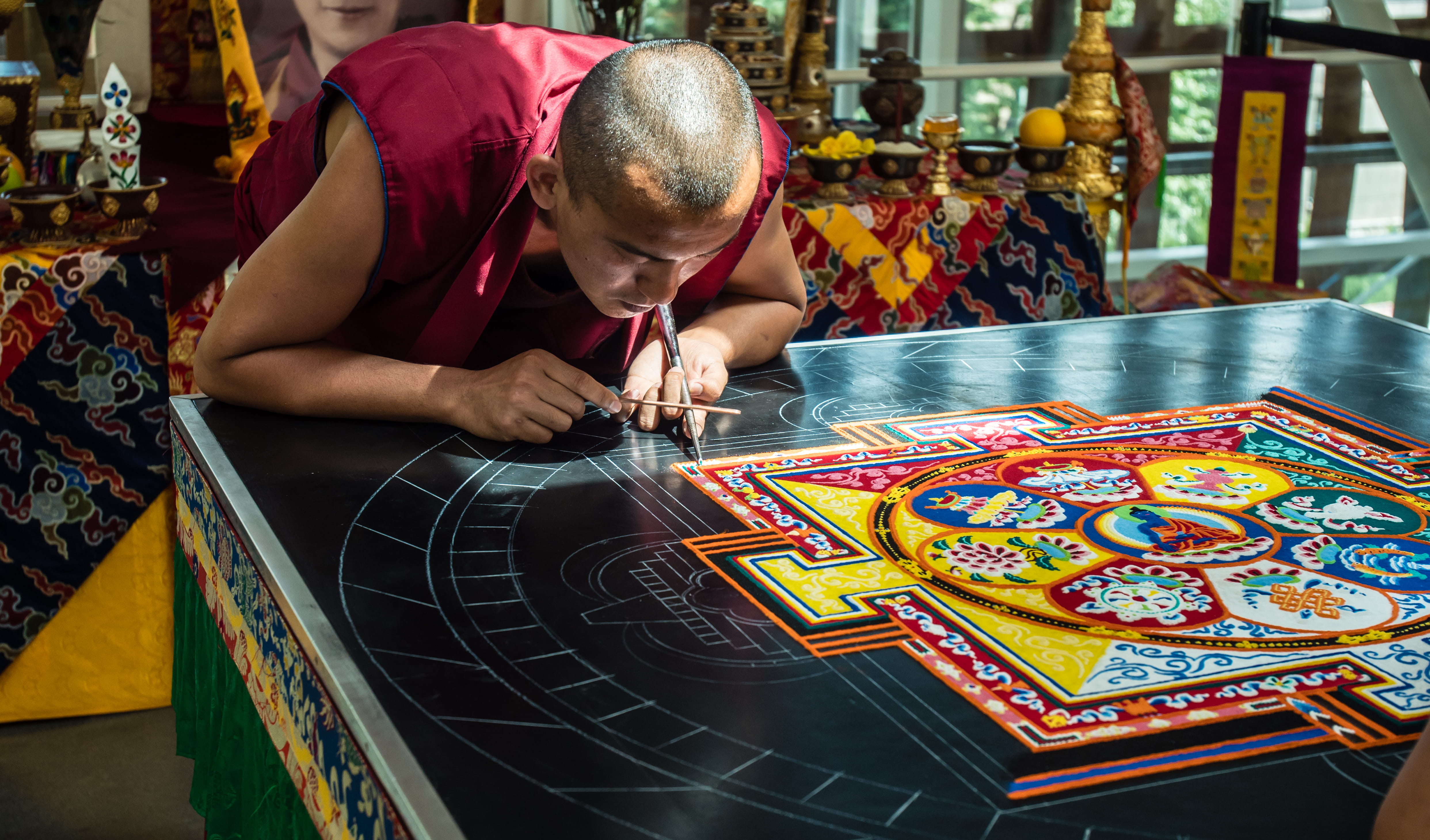 man, gambling, lifestyles, slot, indoors, casual clothing, one person, workshop, applique, adult, monk, technology, sitting, leans, flower, crowd, musuem, HD Wallpaper