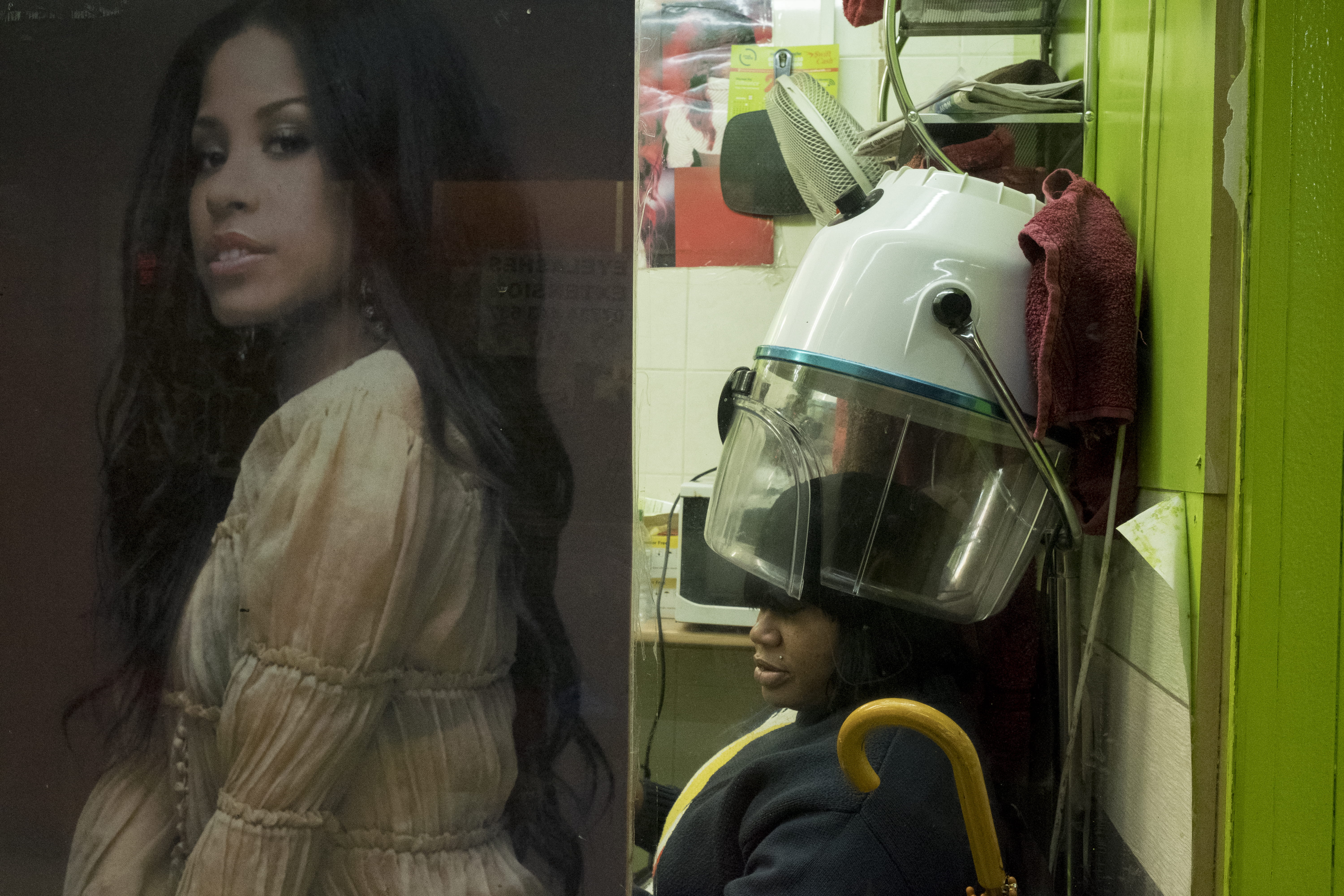 mirror, screen, appliance, person, costume, looking, beautiful woman, robot, hood, mixer, female, two people, transparent, waist up, apparel, cooker, display, HD Wallpaper
