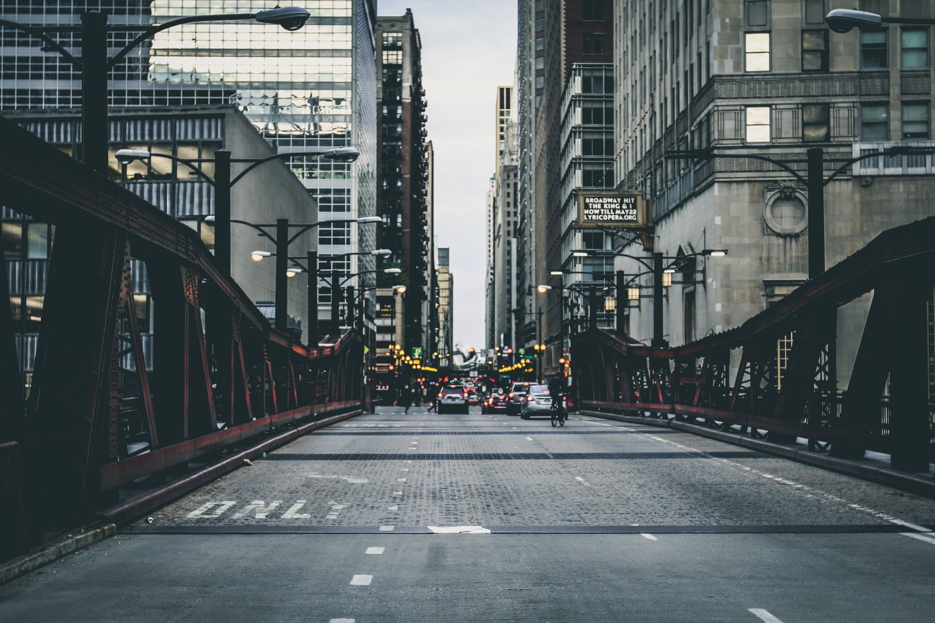 residential district, New York City, gray, uSA, bridge - Man Made Structure, the way forward, office building exterior, cityscape, direction, incidental people, HD Wallpaper