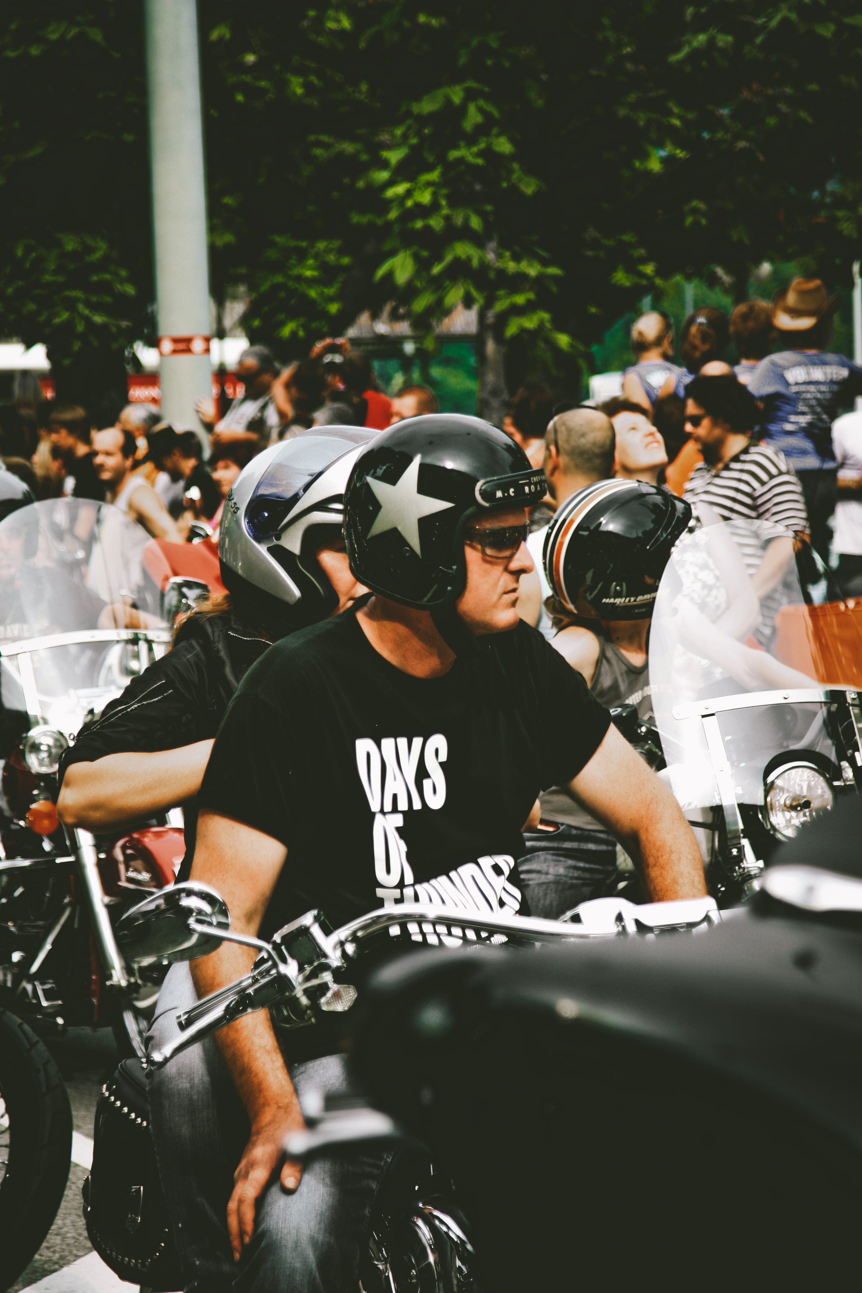 headwear, group of people, riding, men, motor, riders, harley davidson, helmet, clothing, festival, biker, protection, helmets, motorbikes, safety, land vehicle, Phone HD Wallpaper
