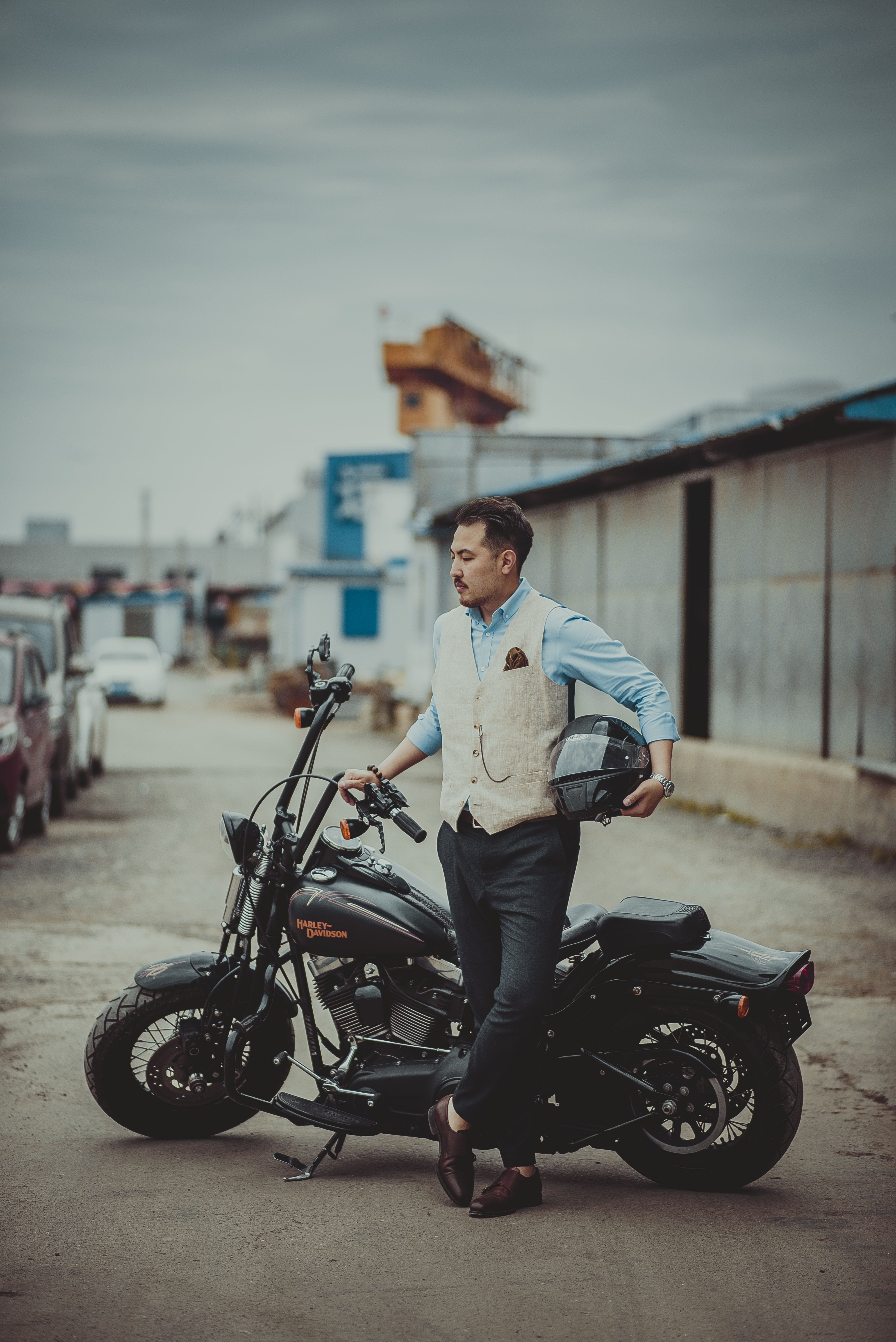 people Traveling, vintage, china, businessman, cycling, one Person, 5K, street, gentleman riding, man, cool, standing, only Men, smiling, helmet, beside, Phone HD Wallpaper