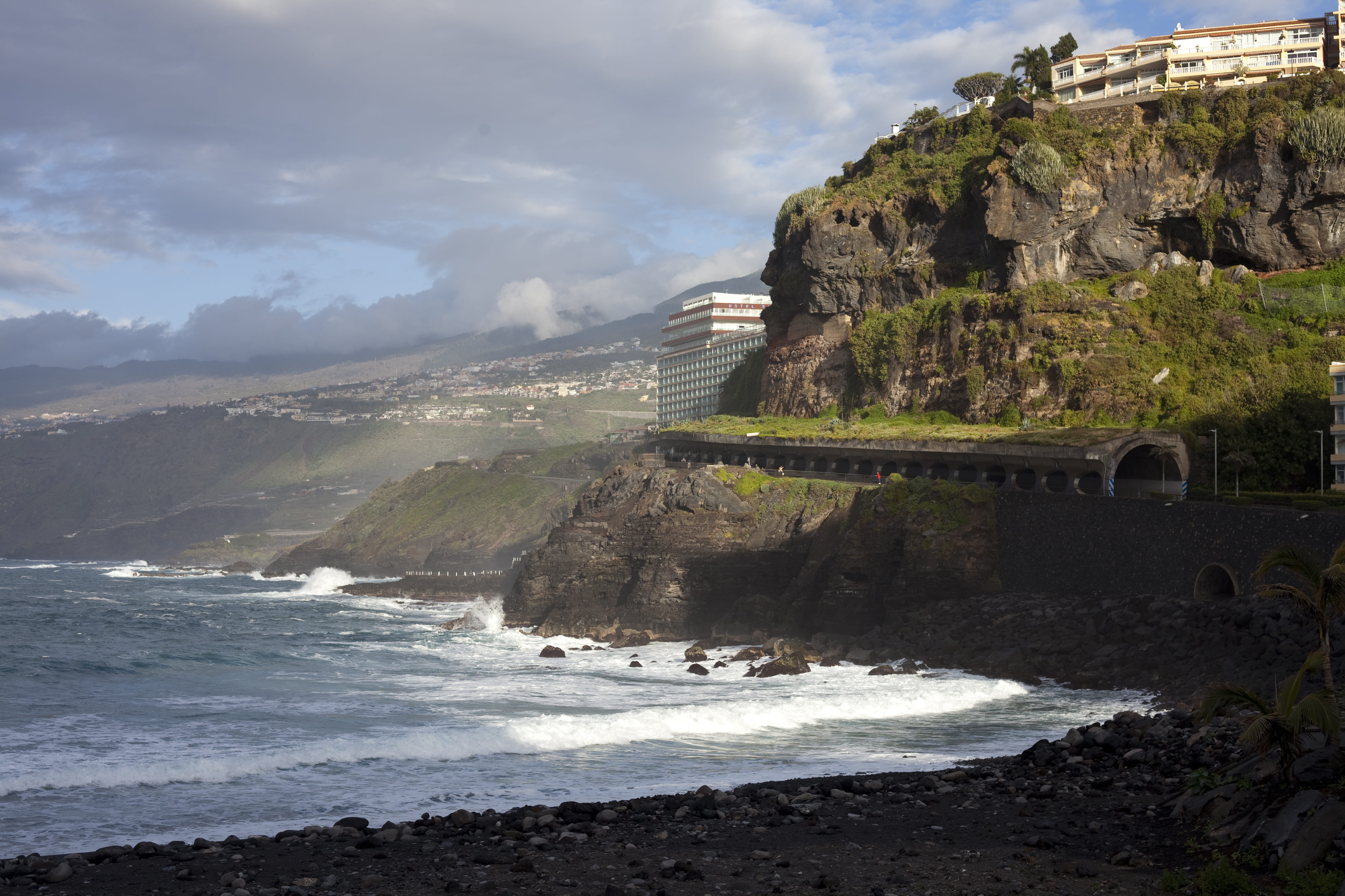 5K, mountain, sky, built structure, architecture, motion, cliff, tropical, surfing, power in nature, water, day, beach, puerto de la cruz, island, spain, HD Wallpaper