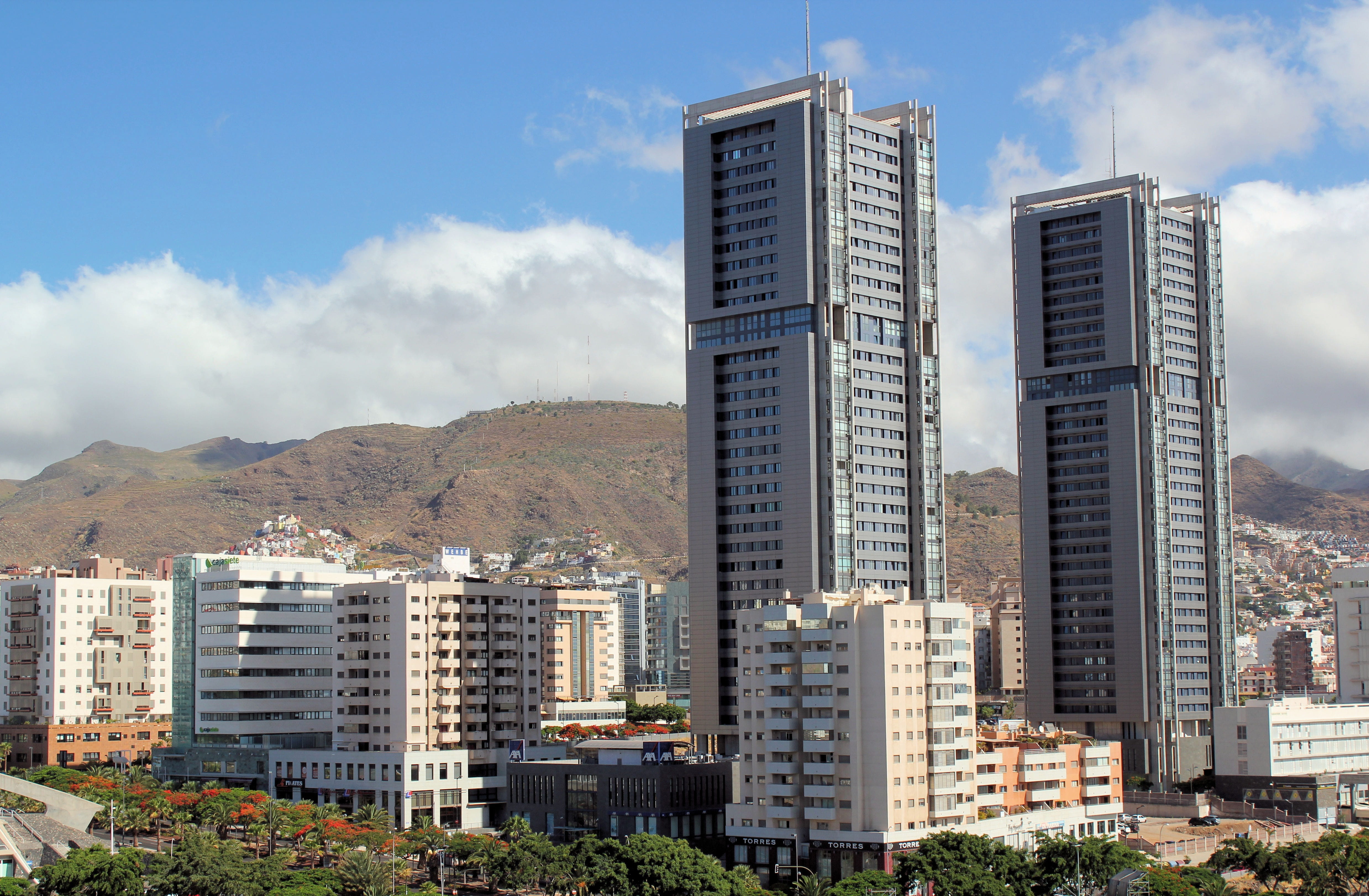 apartment, cityscape, nature, 4K, no people, architecture, sky, built structure, building, building exterior, mountain, residential district, outdoors, HD Wallpaper