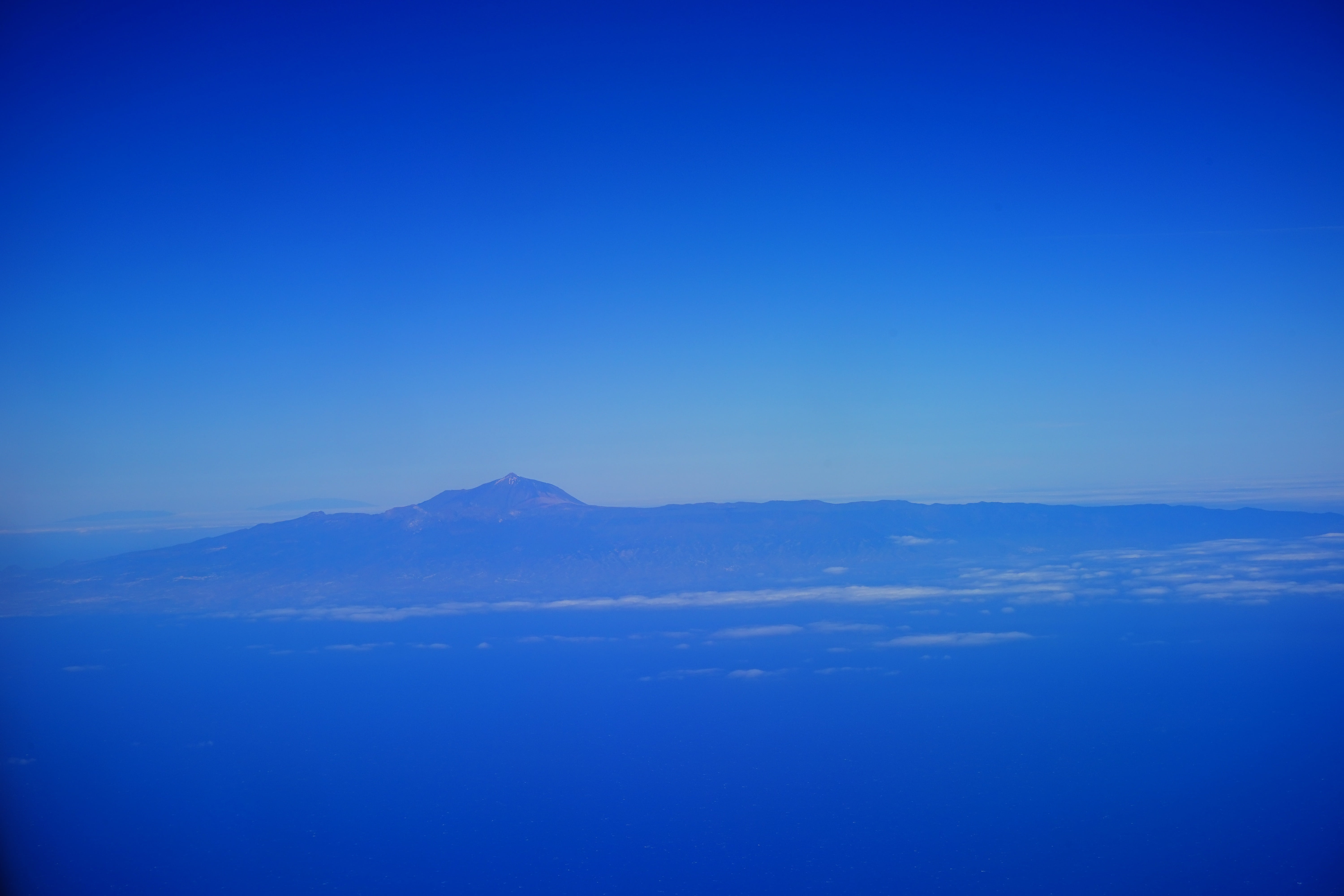 outdoors, 5K, volcano, scenics - nature, tranquil scene, mountain range, tranquility, pico del teide, blue, fly, aerial view, high up, teide, canary islands, HD Wallpaper