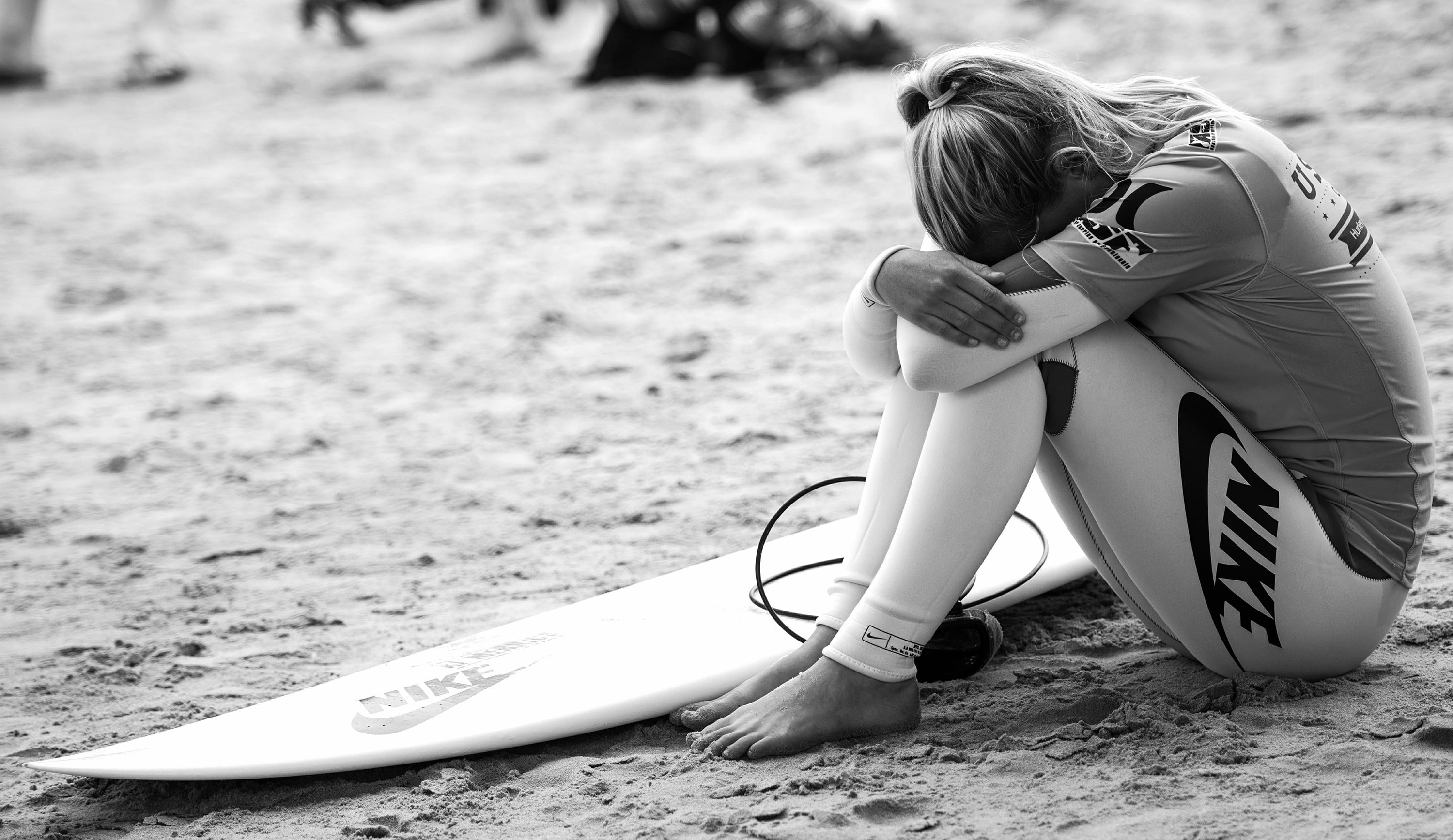 childhood, nature, casual clothing, leisure activity, surfboards, full length, alone, sand, hairstyle, side view, 2K, real people, beach, outdoors, women, HD Wallpaper