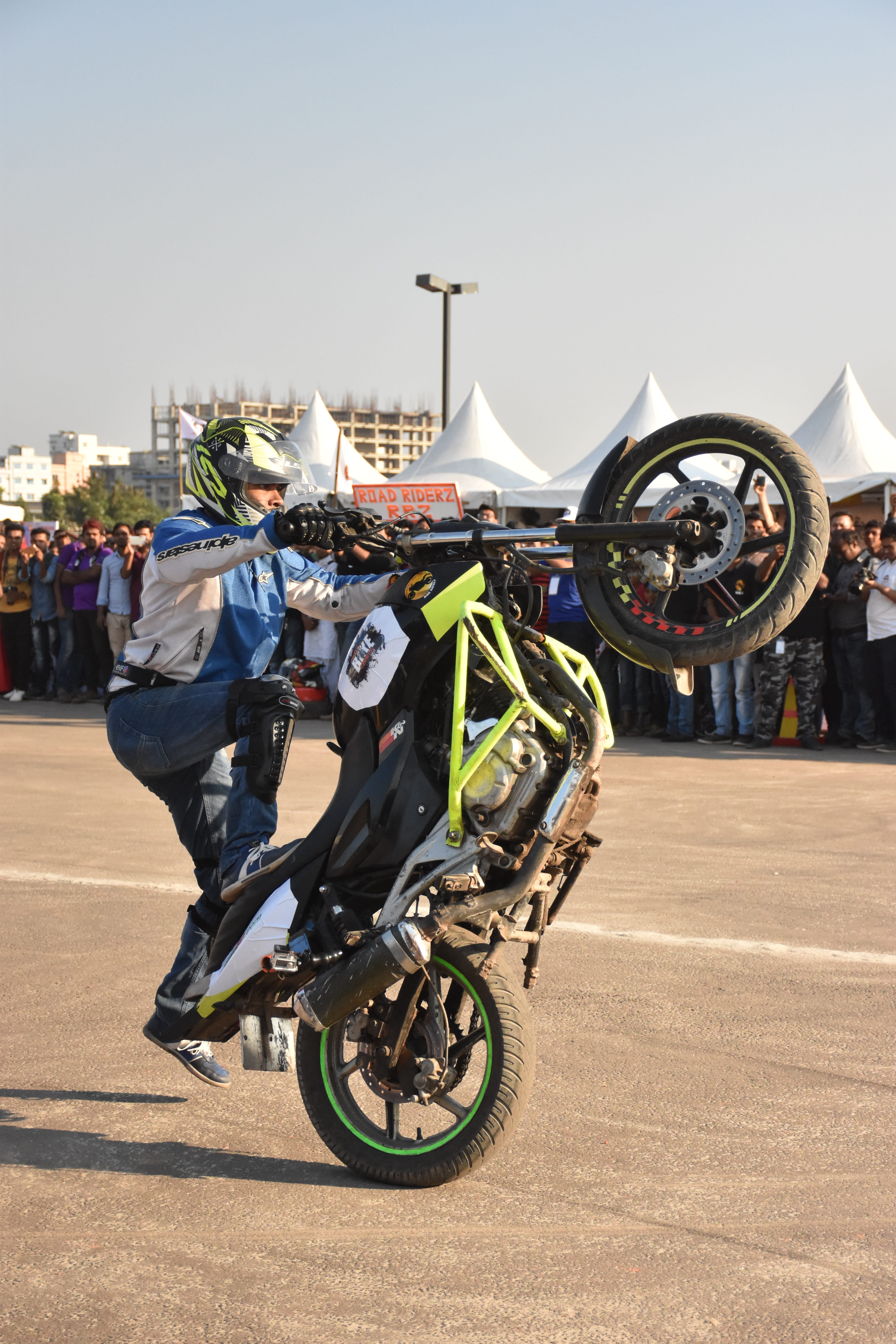 group of people, jump, city, man, motorbike, motorcycle, scooter, street, real people, transportation, outdoors, incidental people, sunlight, vehicle, lifestyles, Phone HD Wallpaper