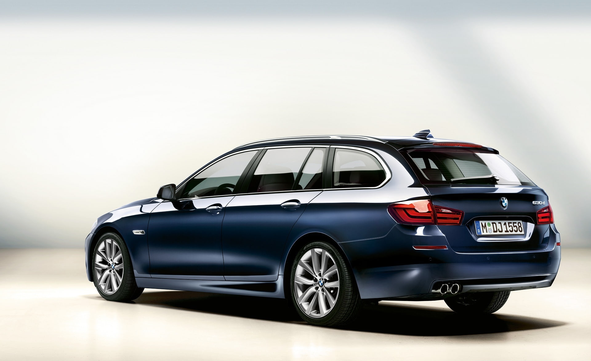1080P, selective focus, wheel, design, speed, bmw 5 series touring f11 exterior design, Cars, retro styled, motor vehicle, bmw 5 series touring f11 rear angle, HD Wallpaper