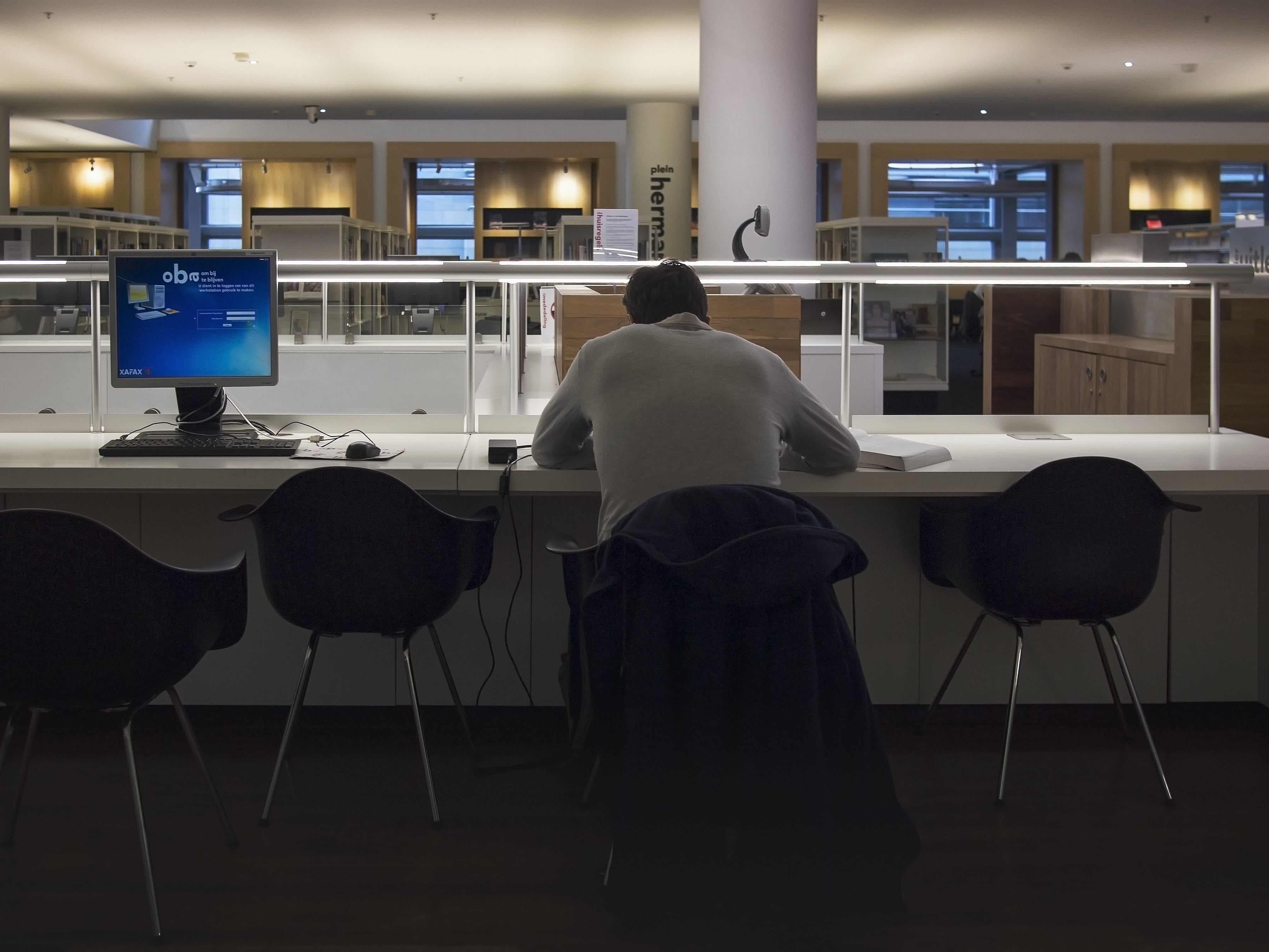 man, men, office, workaholic, standing, open library, evening, laptop, illuminated, oba, table, indoor, netherlands, using, working, interior, co-working, HD Wallpaper