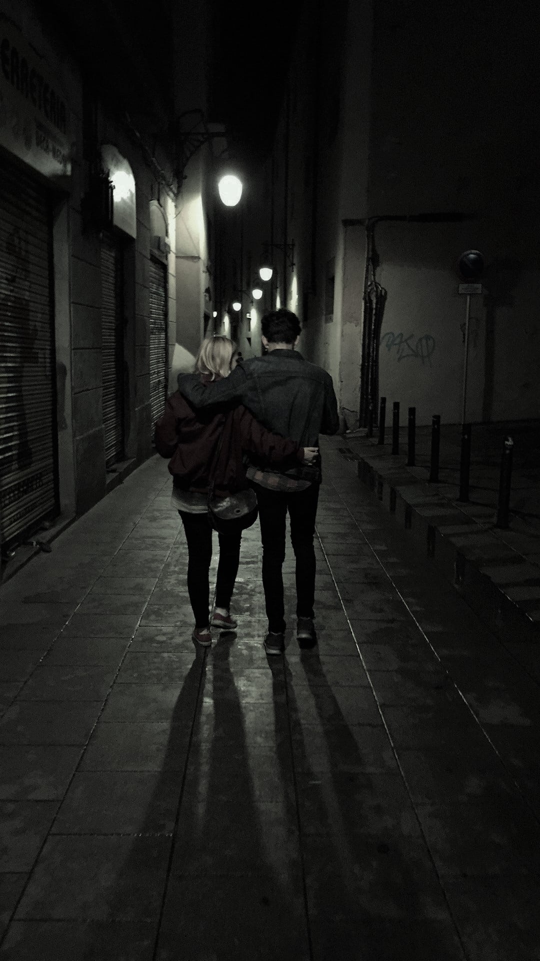night, real people, illuminated, city, lifestyles, barcelona, electric lamp, lighting equipment, direction, adult, people, togetherness, rear view, full length, Phone HD Wallpaper