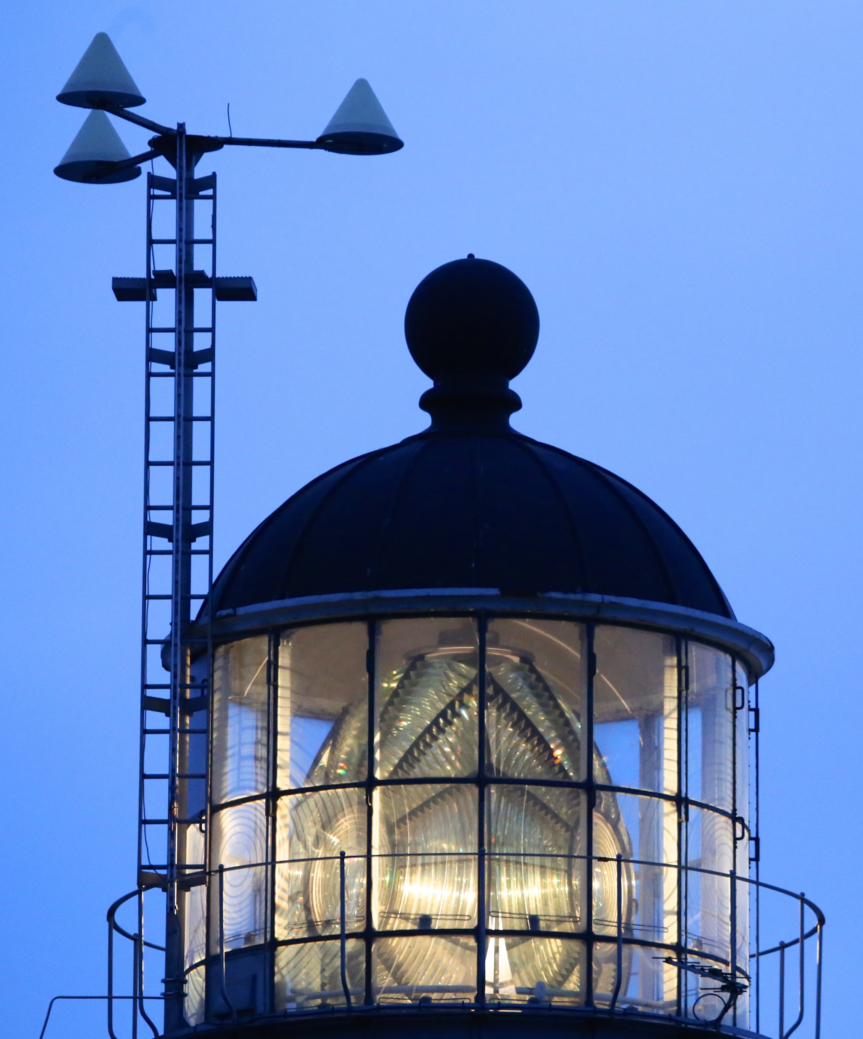 outdoors, building exterior, 2K, illuminated, electric lamp, belief, sky, nature, no people, low angle view, religion, tower, lighthouse, blue, kullabygden, Phone HD Wallpaper