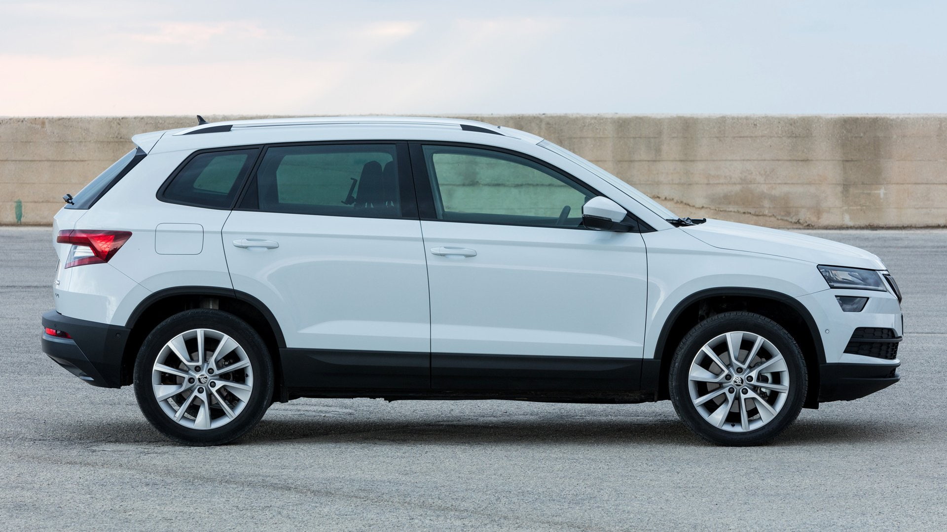 1080P, White Car, Car, Crossover Car, Skoda, SUV, Compact Car, Škoda Karoq, HD Wallpaper