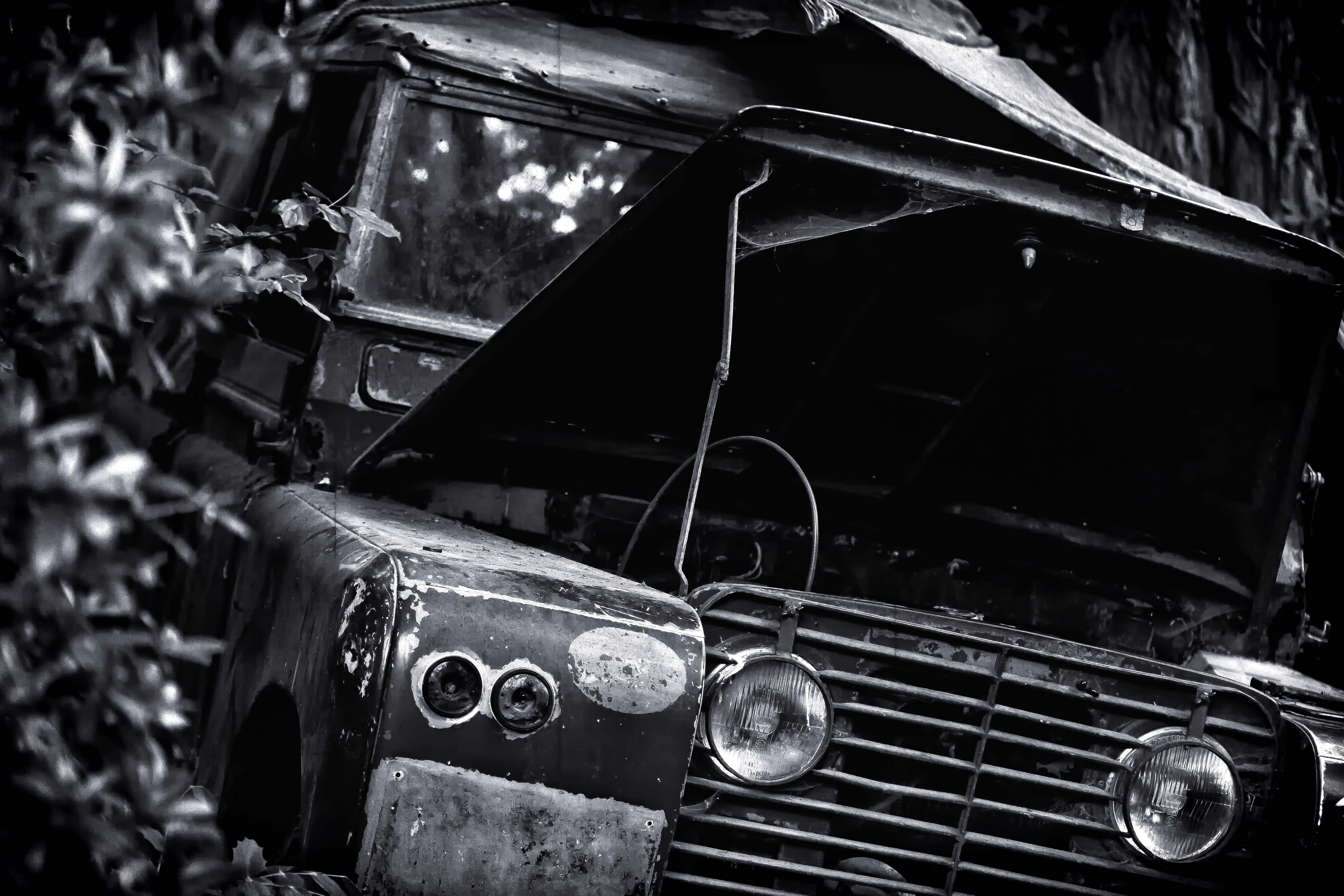 land vehicle, alone, vintage car, abandoned, the past, no people, metal, jungle, lost, emergency situation, safari, old, rescue, emergency, transportation, HD Wallpaper