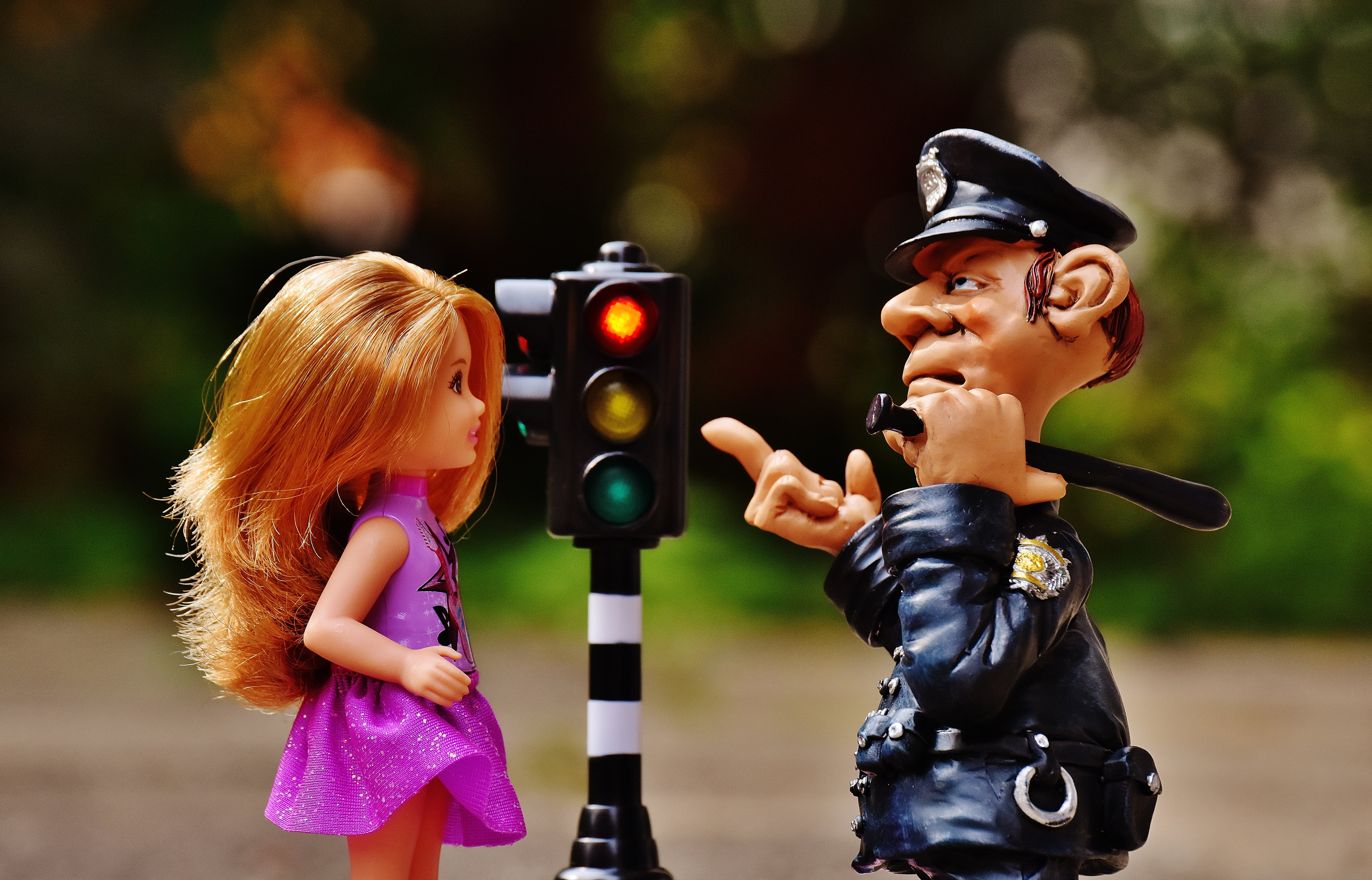 traffic lights, security, sister, presence, enlighten, rules of the road, young women, man, 5K, cop, leisure activity, focus on foreground, child, beside, HD Wallpaper
