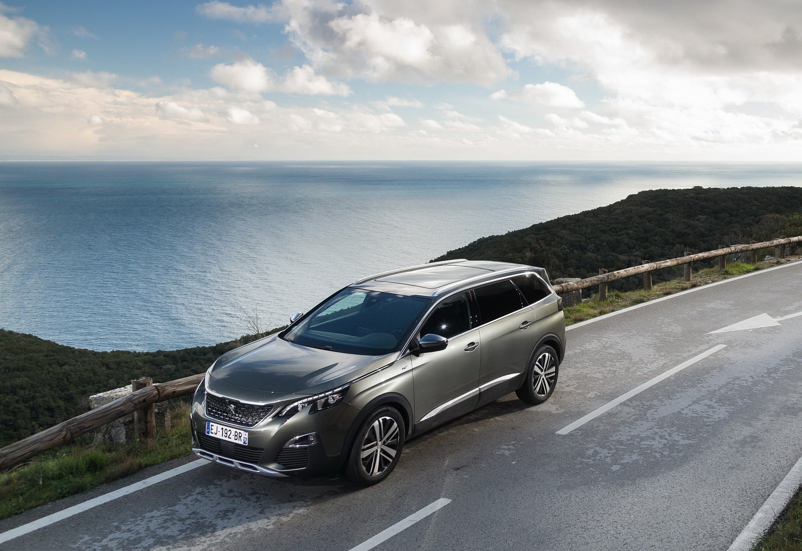 road, horizon over water, 5008, horizon, car, day, no people, sea, peugeot, 720P, transportation, beauty in nature, non-urban scene, nature, scenics - nature, HD Wallpaper