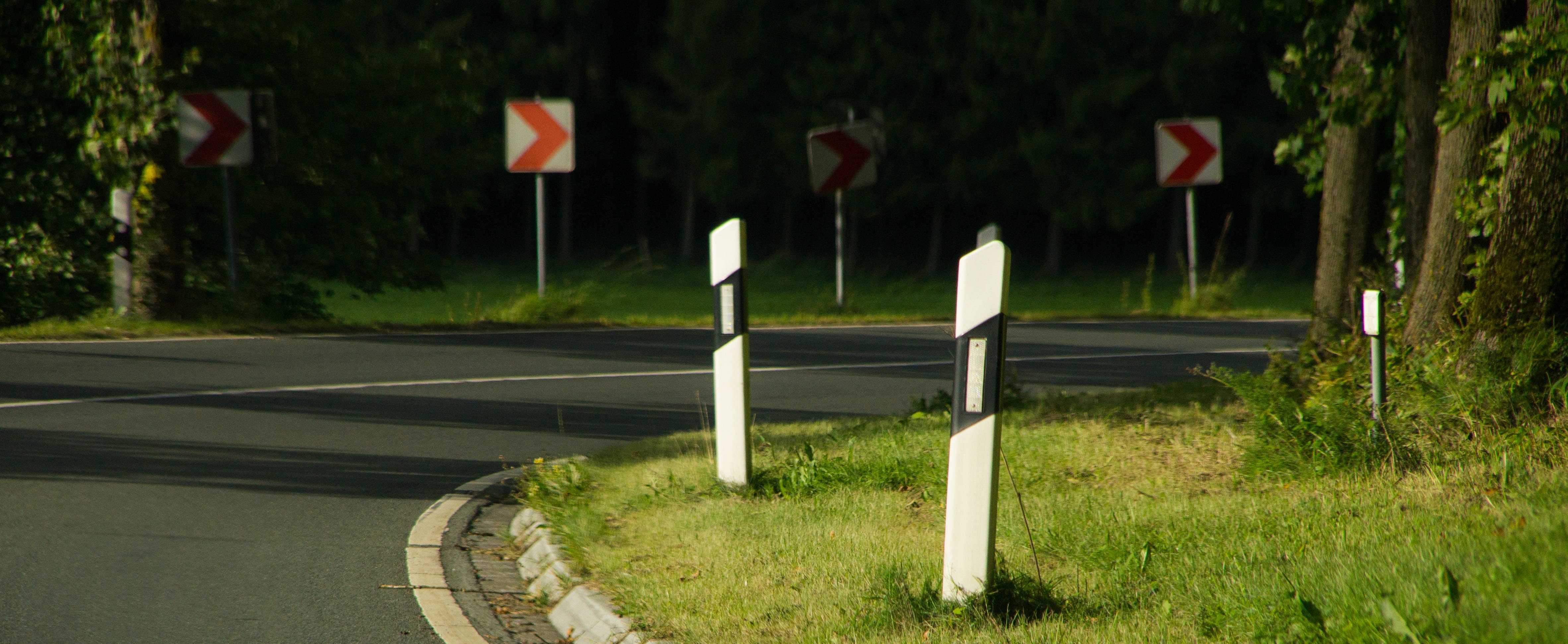 sunlight, nature, day, environment, start, curve, outdoors, direction, guard rail, country road, rules, traffic regulations, 4K, road, accident, guidance, HD Wallpaper