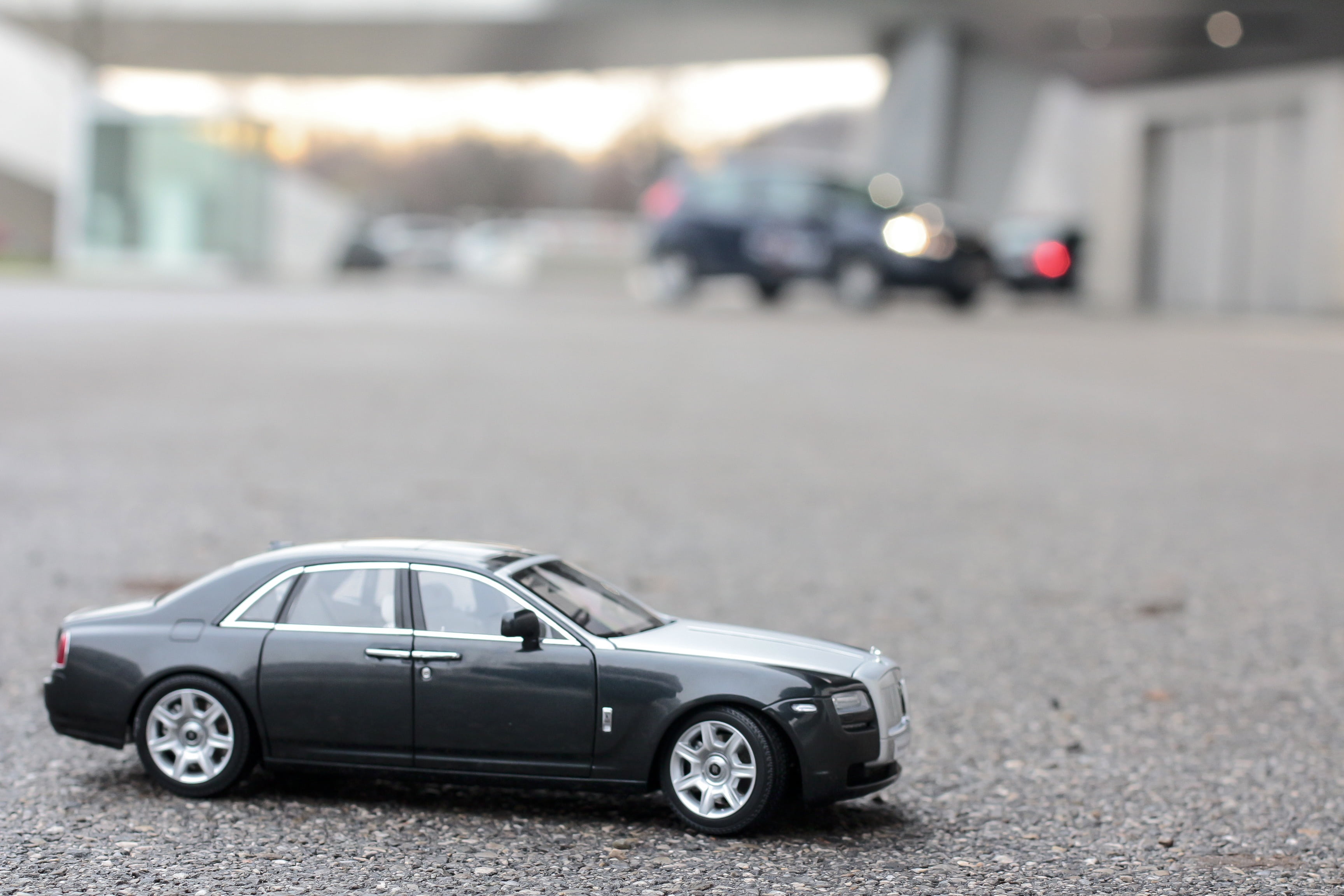 traffic accident, transportation, display, luxury, motor vehicle, motion, street, road, rolls, city, royce, silver colored, rolls royce, exhibition, salon, HD Wallpaper
