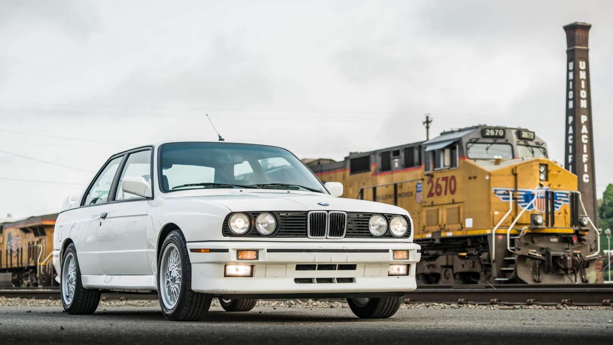 Car, day, land vehicle, freight transportation, industry, Old-Timer, motor vehicle, transportation, truck, mode of transportation, BMW, E30 M3, sky, trucking, HD Wallpaper