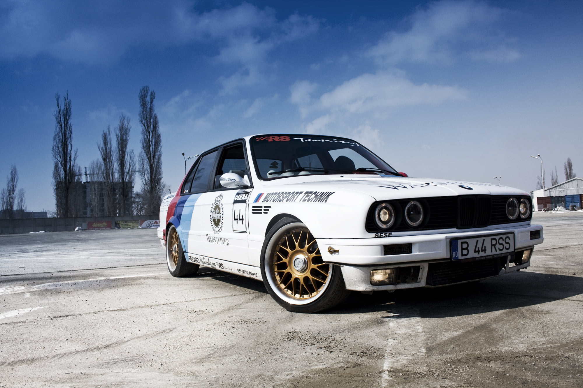 3 Series, retro styled, grille, motorsport, shiny, performance, E30, sports Car, sport, engine, mini Cooper, cloud - sky, speed, sunlight, white, Playground, HD Wallpaper