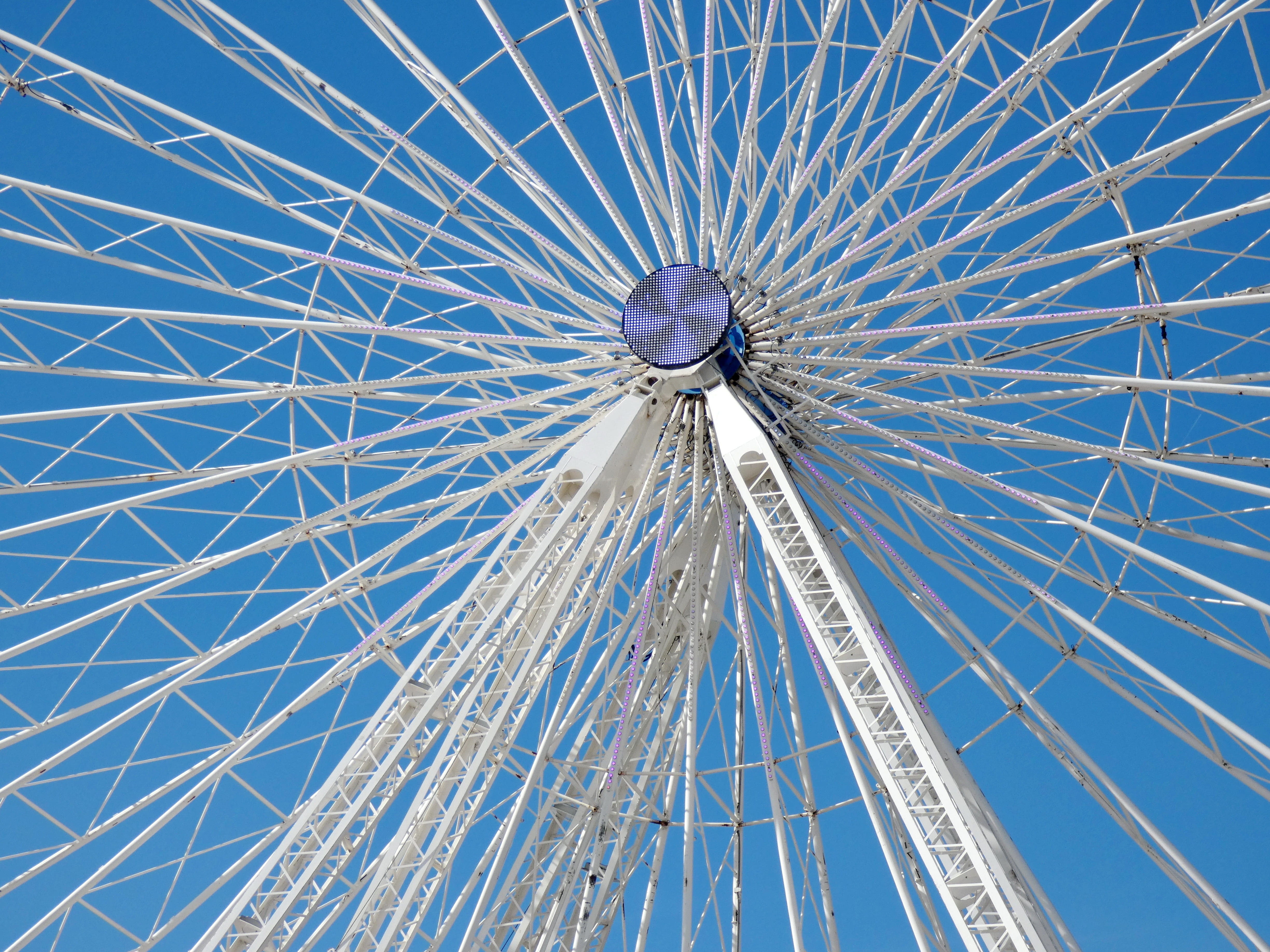 outdoors, traveling carnival, spoke, steel, low angle view, amusement park, attraction, wheel, leisure activity, rays, park, sky, ferris wheel, structure, HD Wallpaper