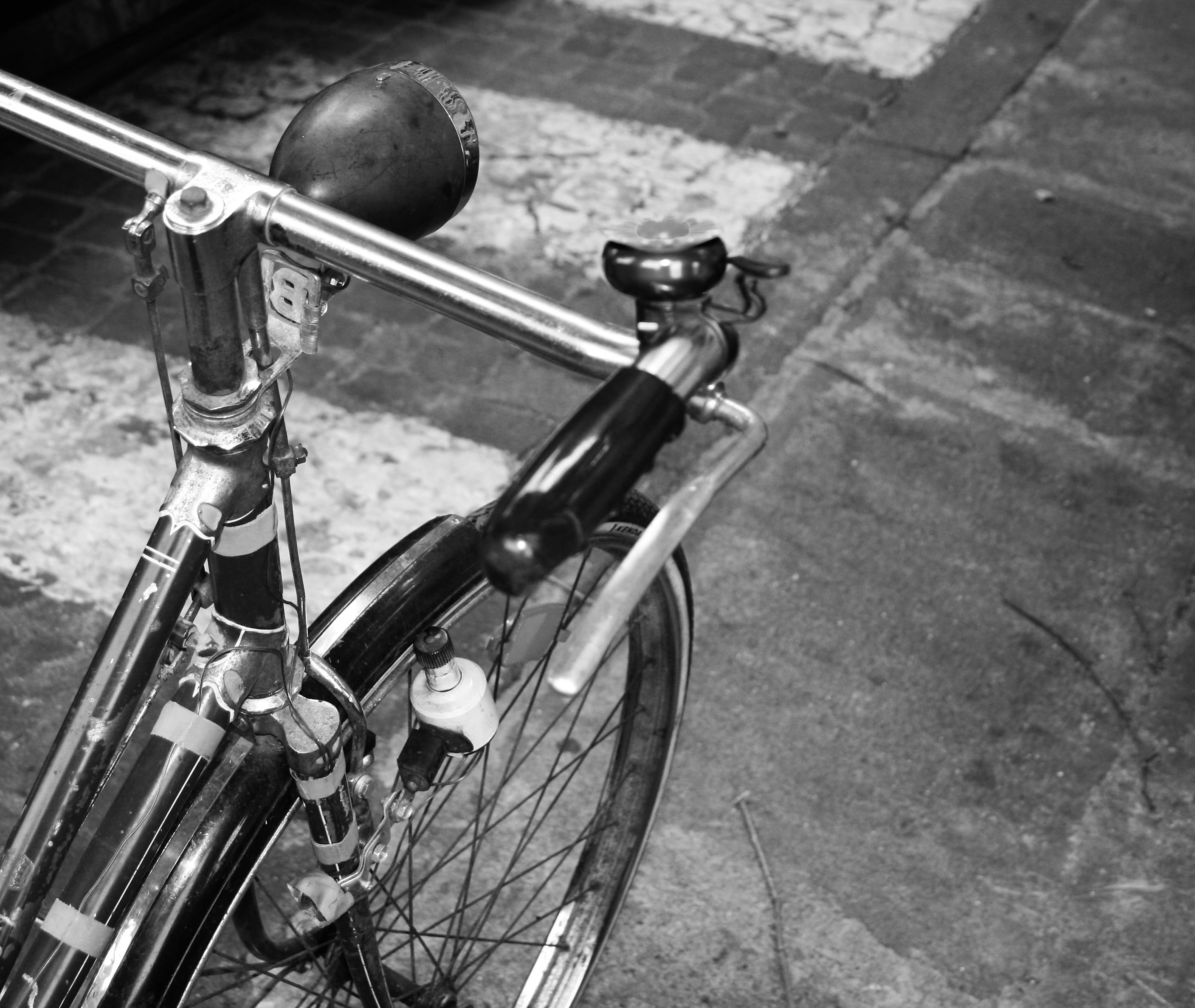 transportation, outdoors, city, vintage, bike, handlebar, bicycle, no people, architecture, wheel, Wheel, high angle view, handle, street, metal, footpath, HD Wallpaper