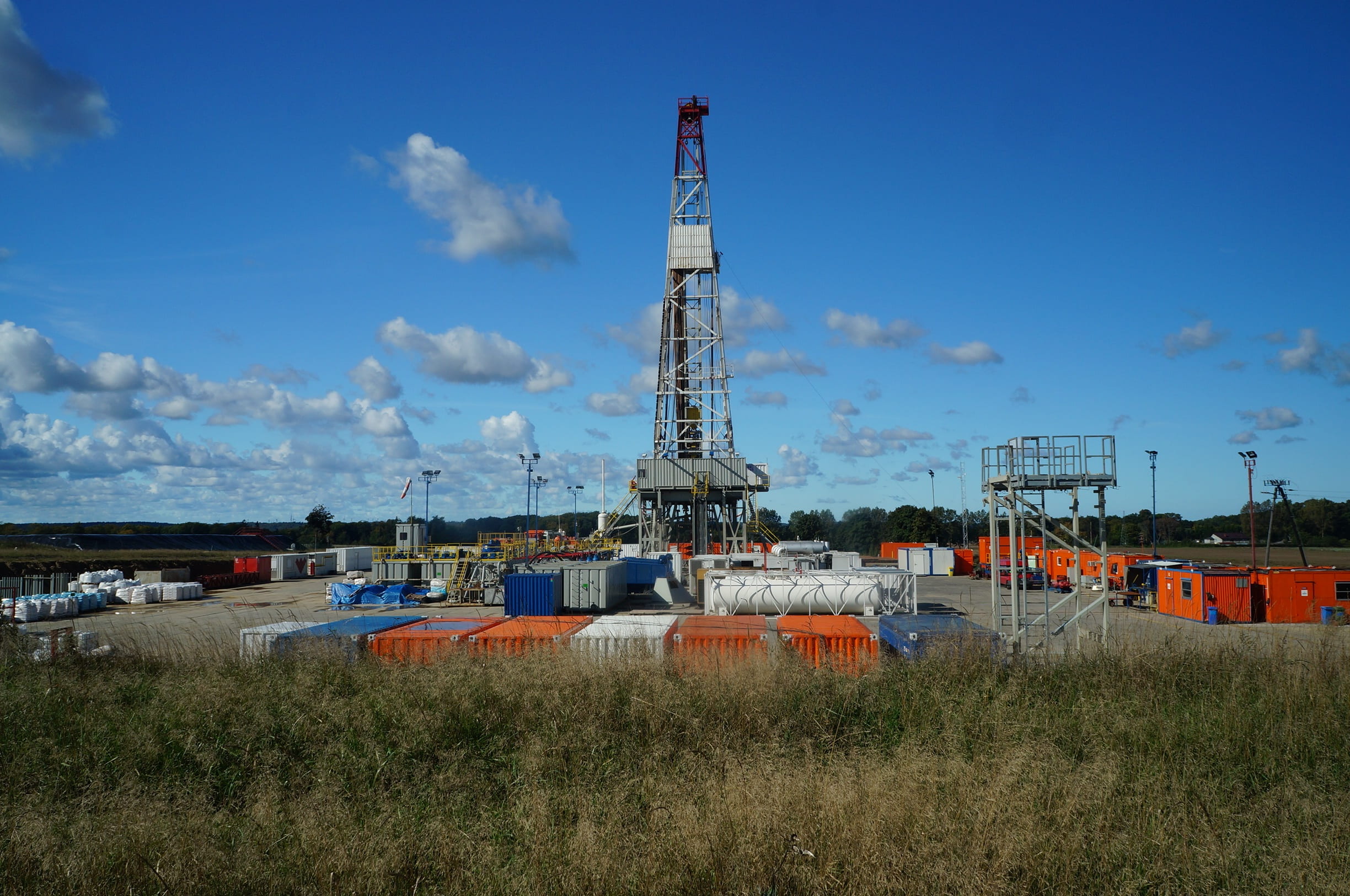 sorrowed, gray, machinery, plant, transportation, blue, intermodal, architecture, oil rig, oil industry, cloud - sky, tower, gas, lot, sky, drilling rig, HD Wallpaper