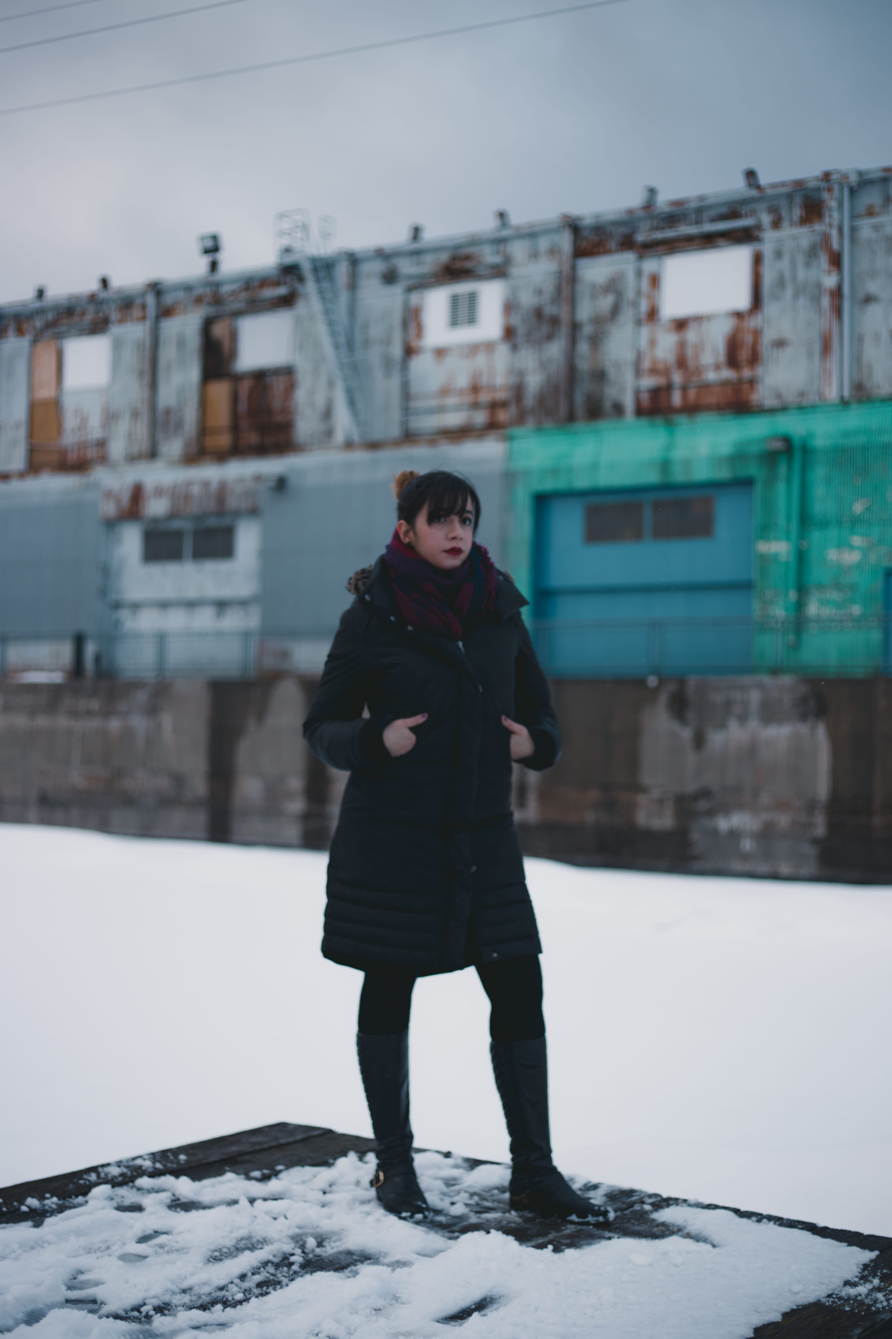 women, photography, 5K, woman, real people, person, selective, leisure activity, lifestyles, overcoat, intermodal, black, hairstyle, cold temperature, Phone HD Wallpaper