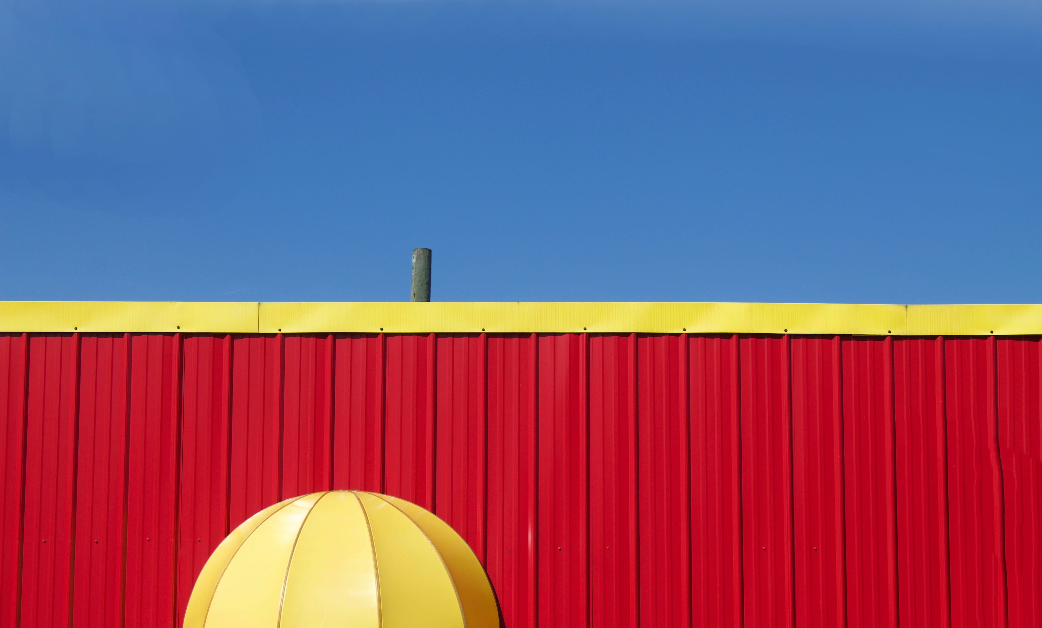 intermodal, mode of transportation, architecture, multi colored, day, sky, industry, sunlight, metal, transportation, outdoors, yellow, cargo container, HD Wallpaper