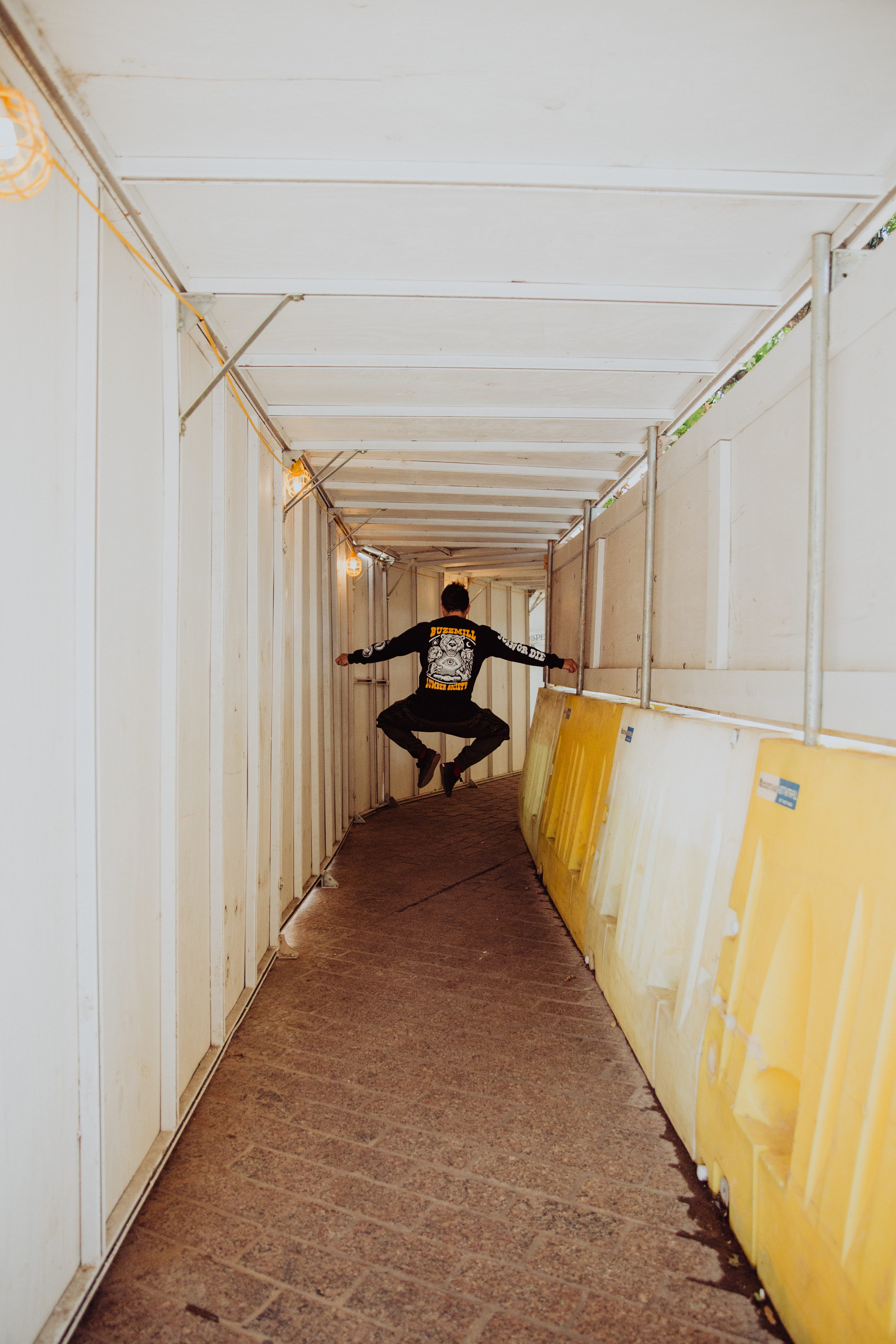 full length, lifestyles, congress avenue, direction, young adult, adult, ceiling, interior design, united states, path, front view, clothing, leisure activities, Phone HD Wallpaper