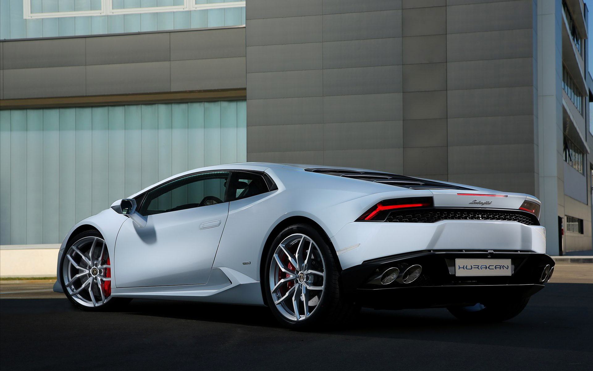 architecture, built structure, motion, garage, vehicle, land vehicle, retro styled, motor vehicle, Lamborghini, building exterior, outdoors, luxury, Lamborghini Huracan, HD Wallpaper
