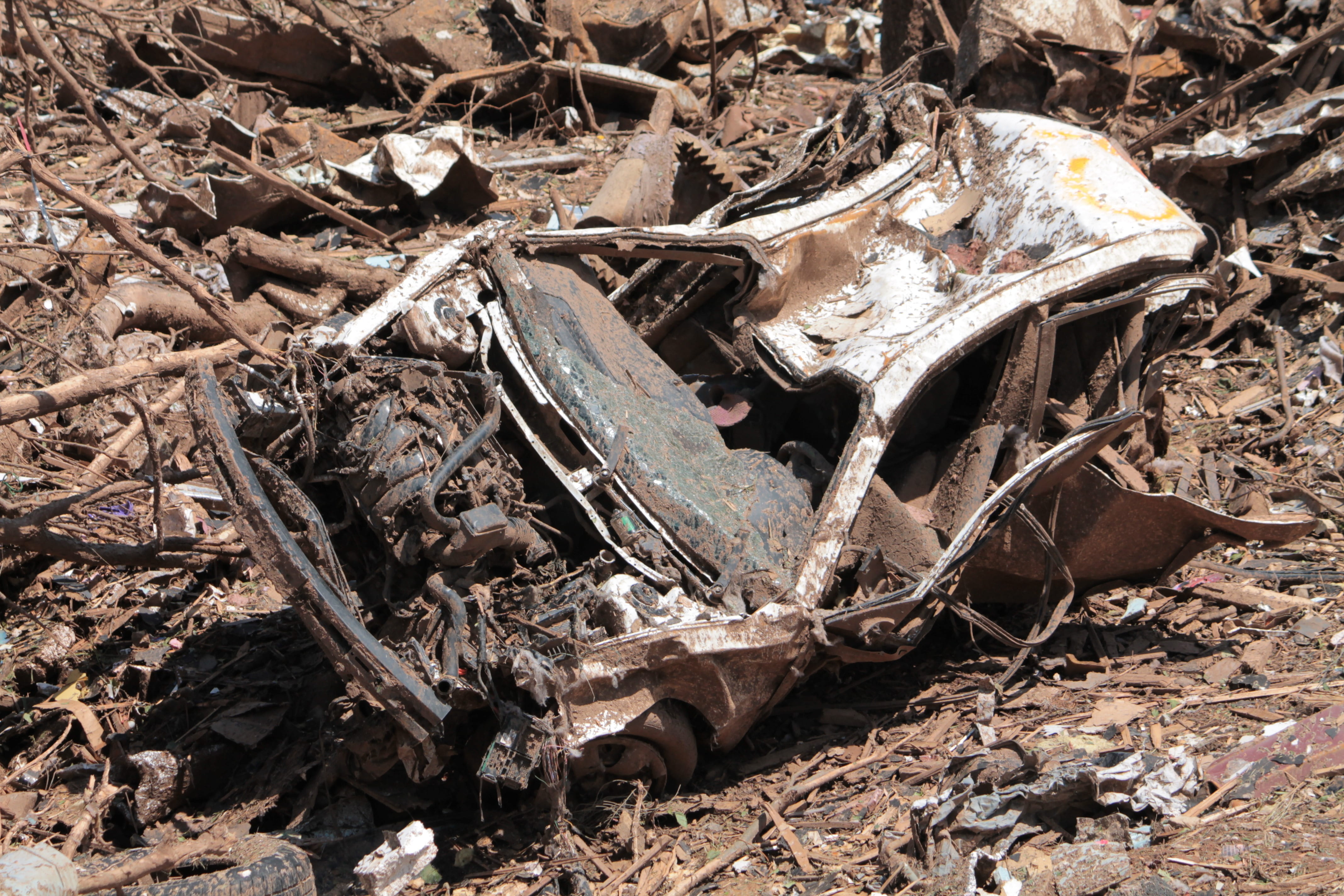 disaster, day, messy, sunlight, metal, natural disaster, run-down, deterioration, car, destruction, high angle view, broken, junk, moore, damaged, pollution, HD Wallpaper