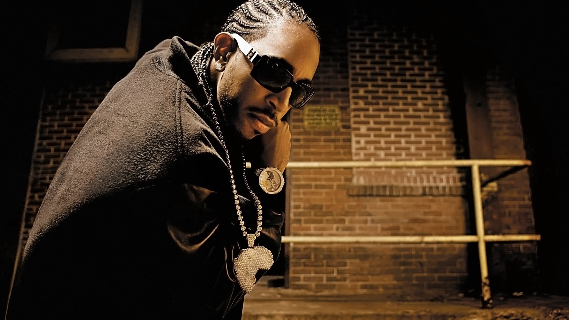 chain, street, security, waist up, young adult, real people, focus on foreground, leisure activity, lifestyles, sunglasses, ludacris, one person, frames, HD Wallpaper