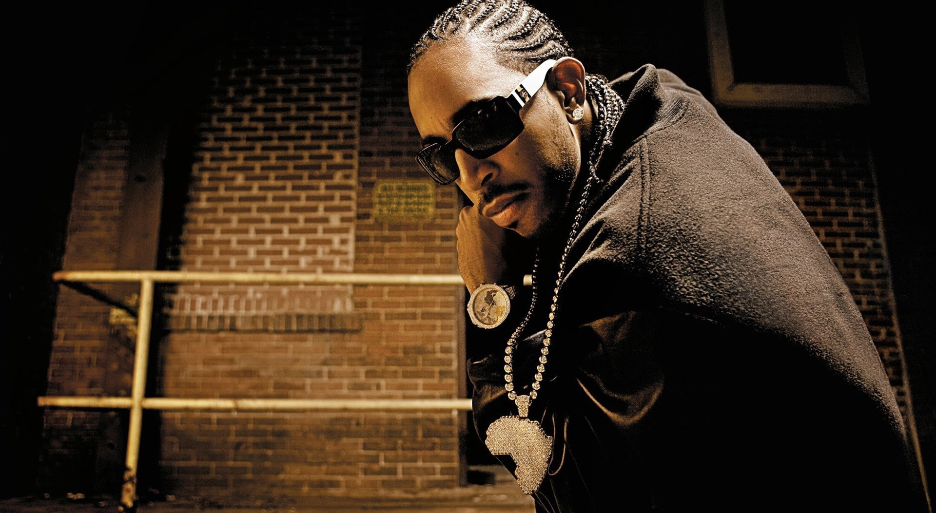 one animal, Music, Ludacris, glasses, leisure activity, fashion, Chain, pets, young men, one person, indoors, mammal, lifestyles, young adult, real people, HD Wallpaper