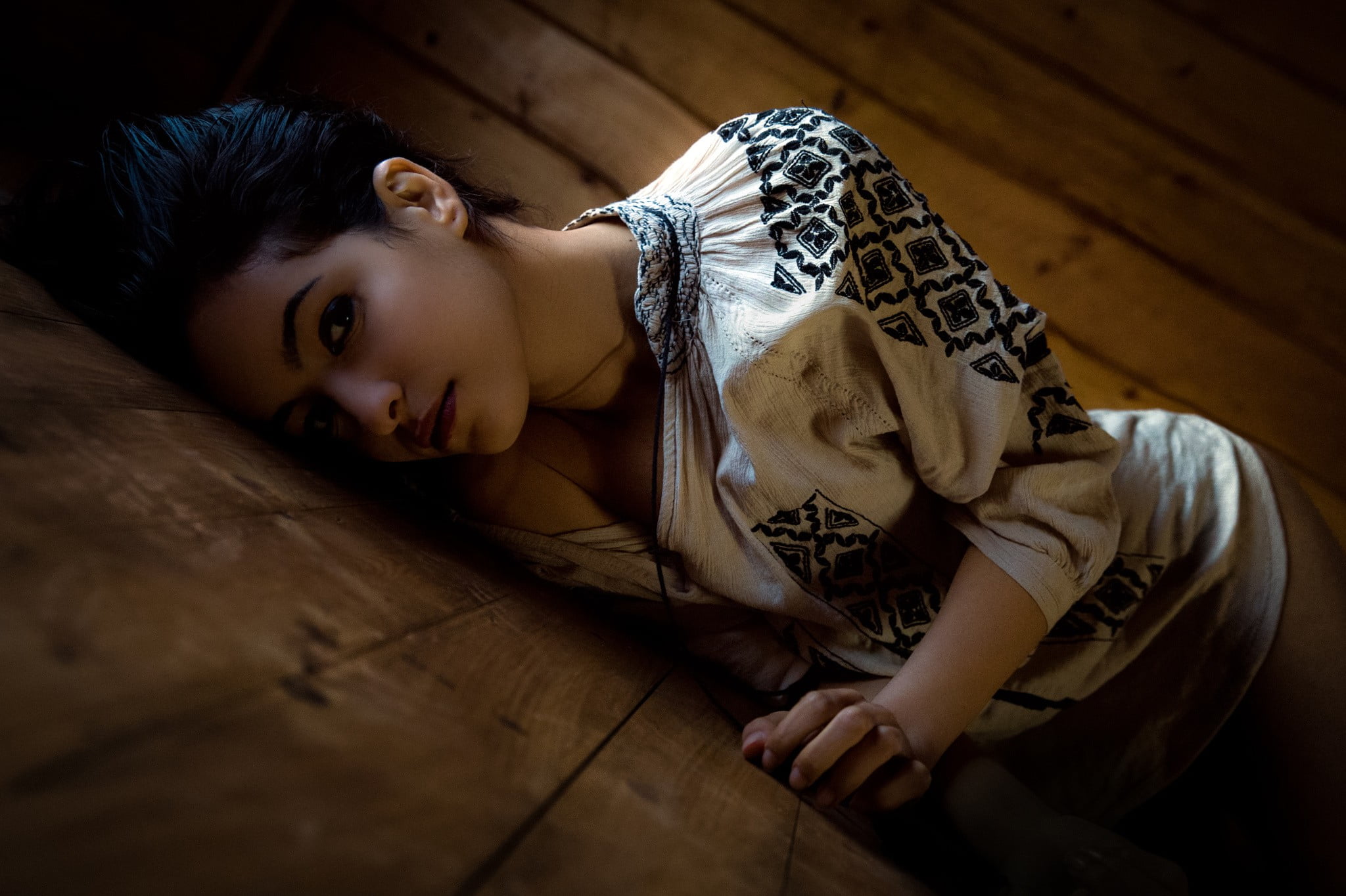beauty, resting, dark eyes, furniture, black hair, brunette, portrait, women, three quarter length, flooring, innocence, lifestyles, indoors, wood, relaxation, HD Wallpaper